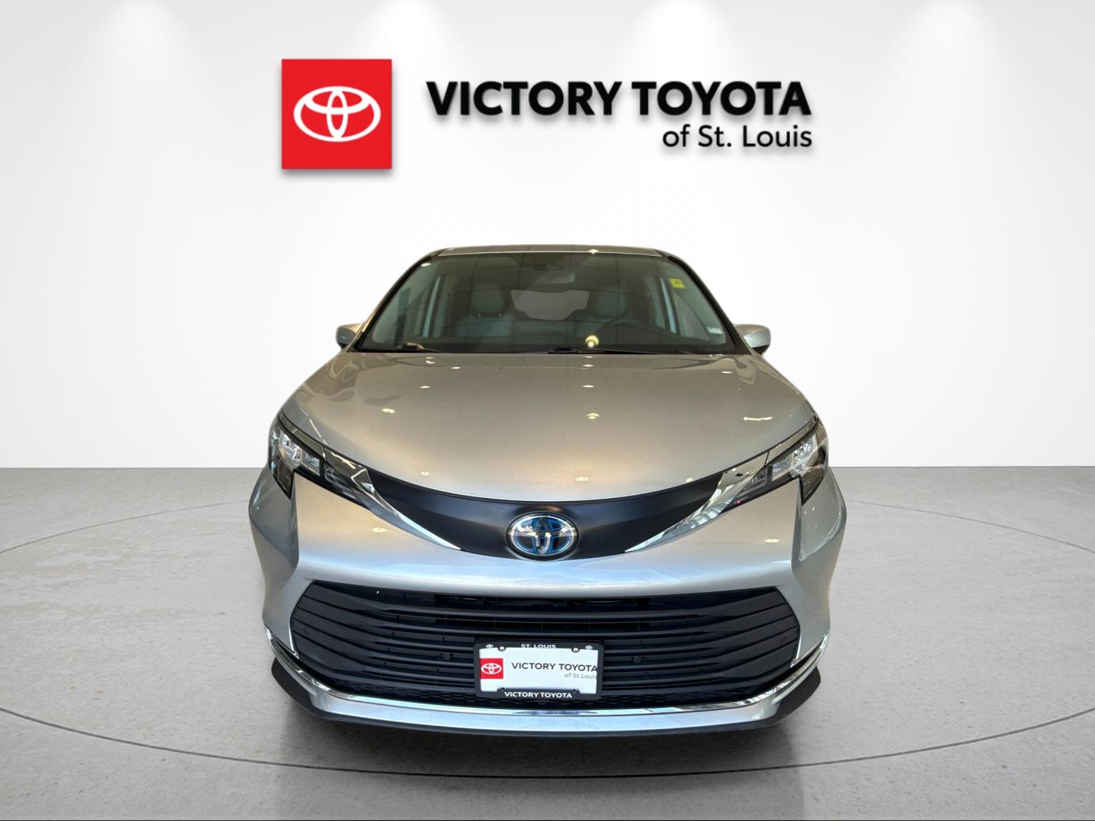 Used 2023 Silver Toyota XLE image 8