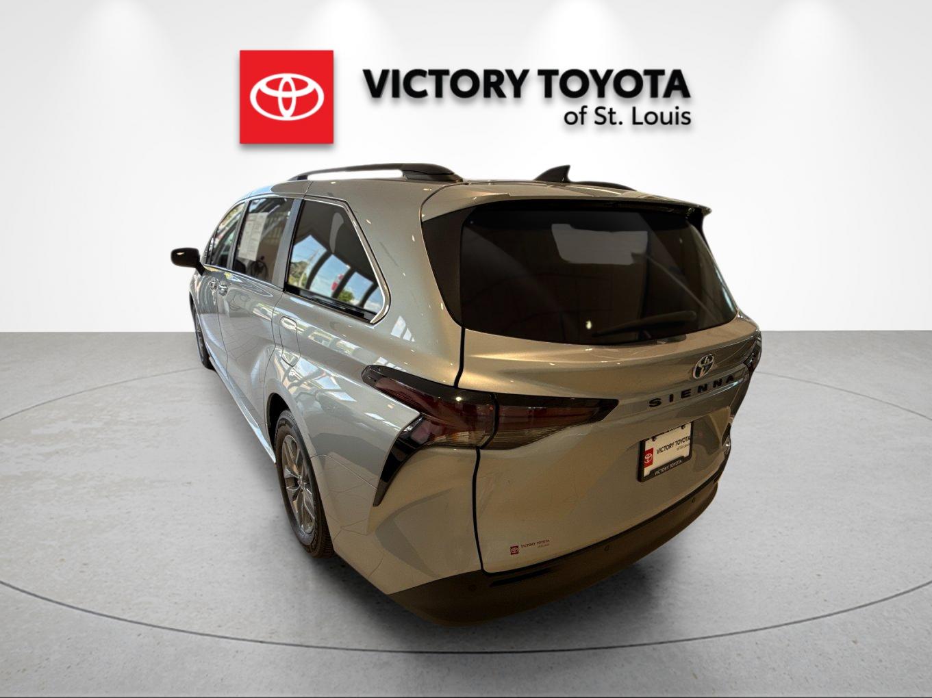 Used 2023 Silver Toyota XLE image 5