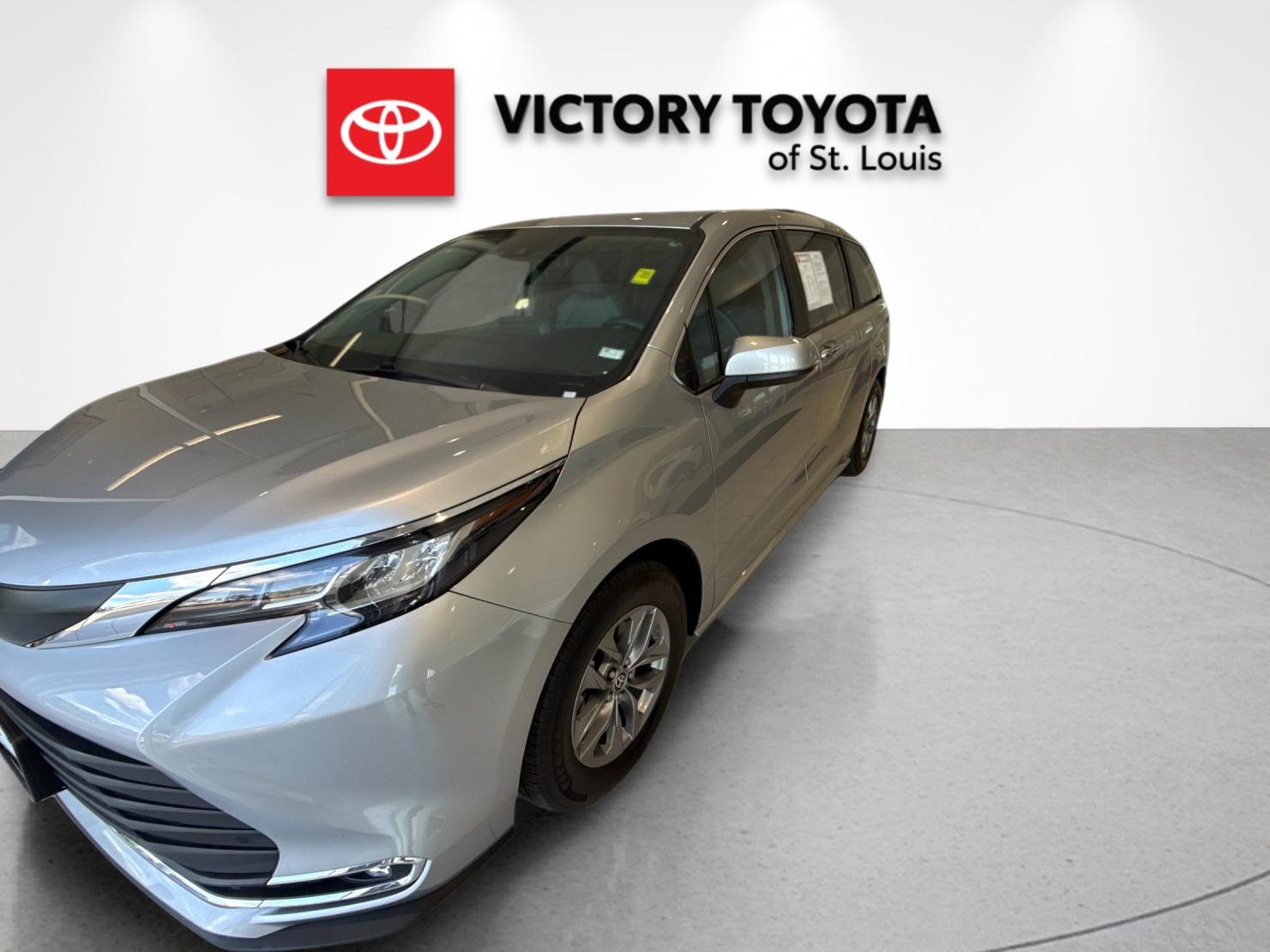 Used 2023 Silver Toyota XLE image 7