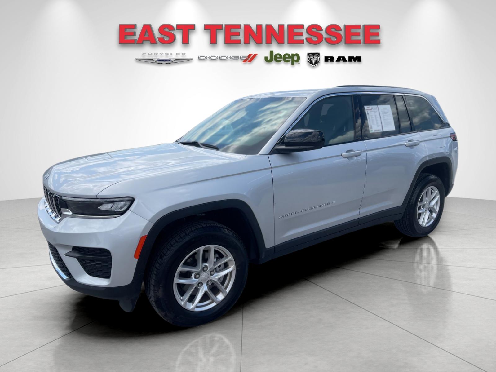 Used 2025 Silver Jeep Laredo X image 7