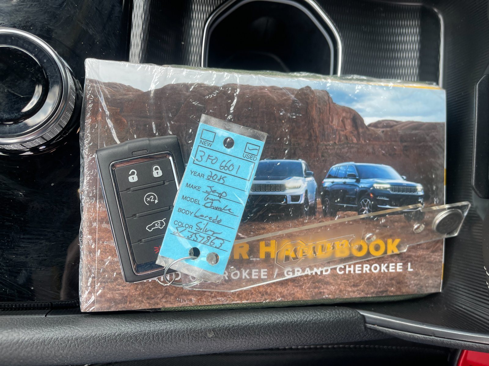 Used 2025 Silver Jeep Laredo X image 10