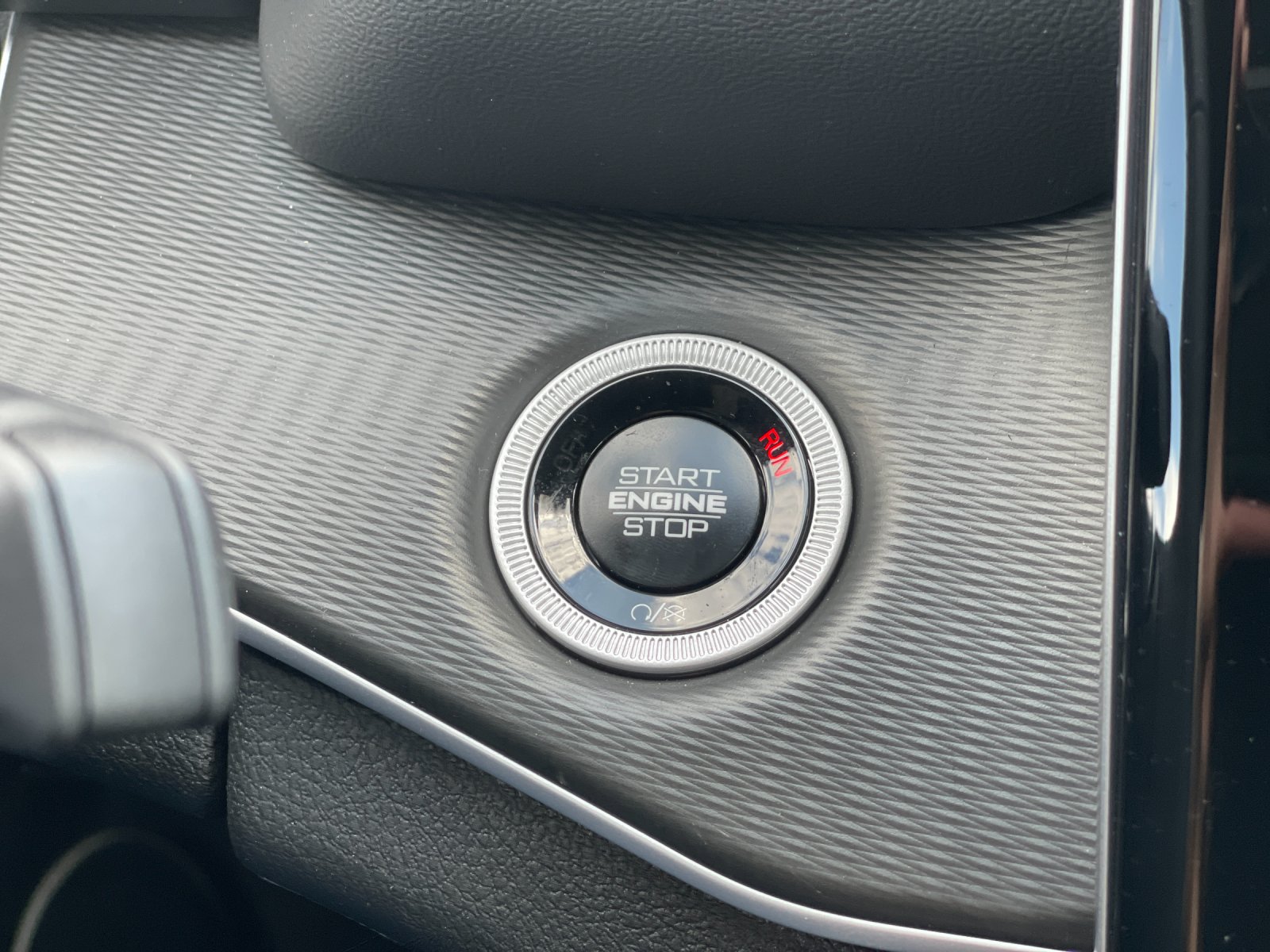 Used 2025 Silver Jeep Laredo X image 25