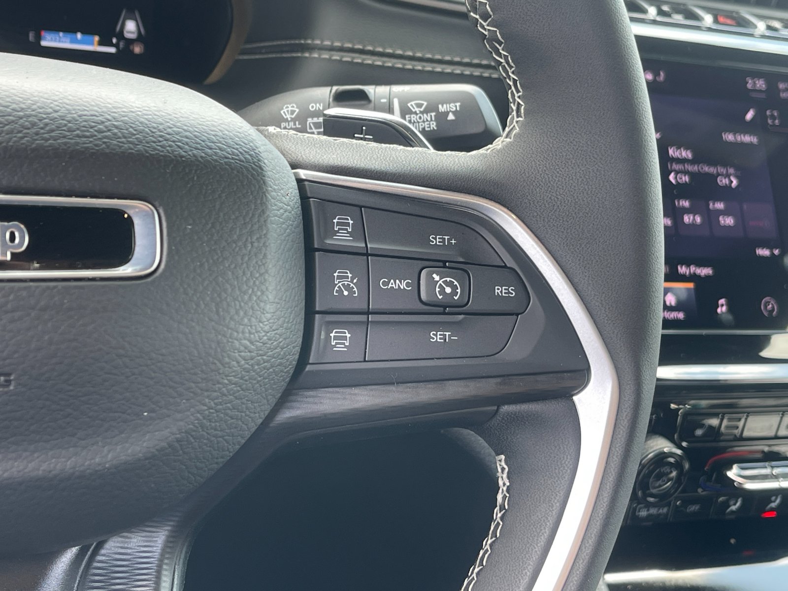 Used 2025 Silver Jeep Laredo X image 28
