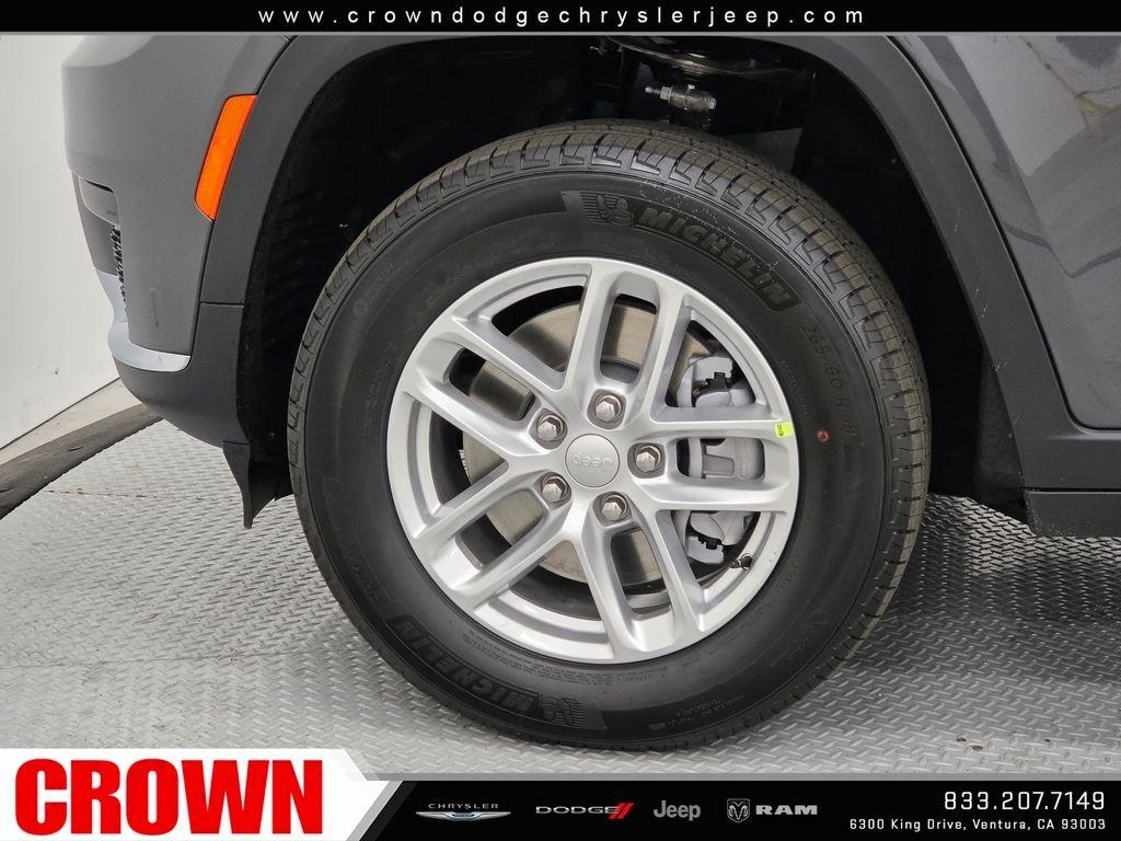 New 2026 Baltic Gray Metallic Clear-Coat Exterior Paint Jeep Laredo image 30