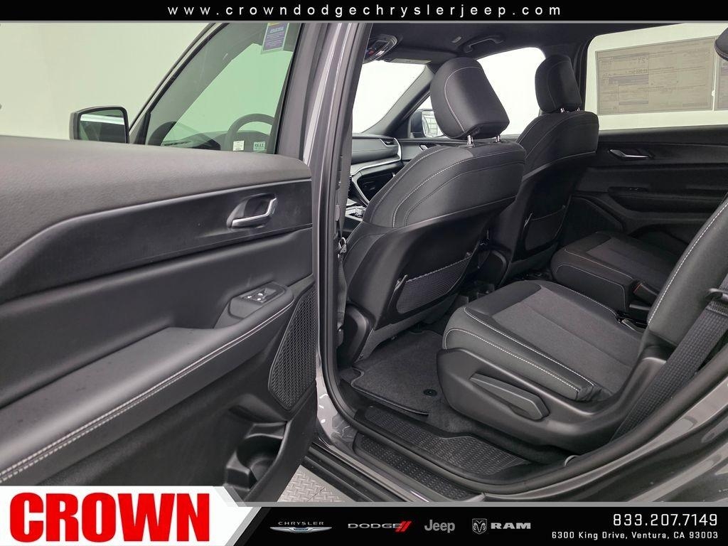 New 2026 Baltic Gray Metallic Clear-Coat Exterior Paint Jeep Laredo image 36