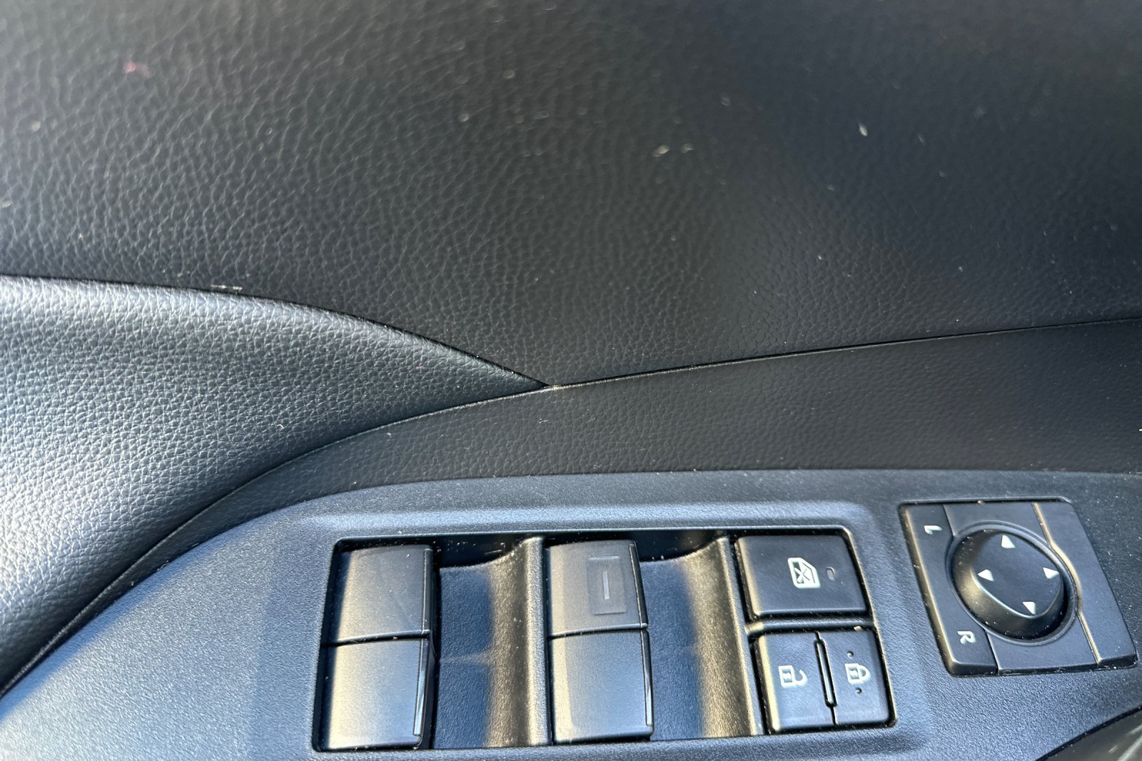 Used 2021 Silver Toyota XLE image 8