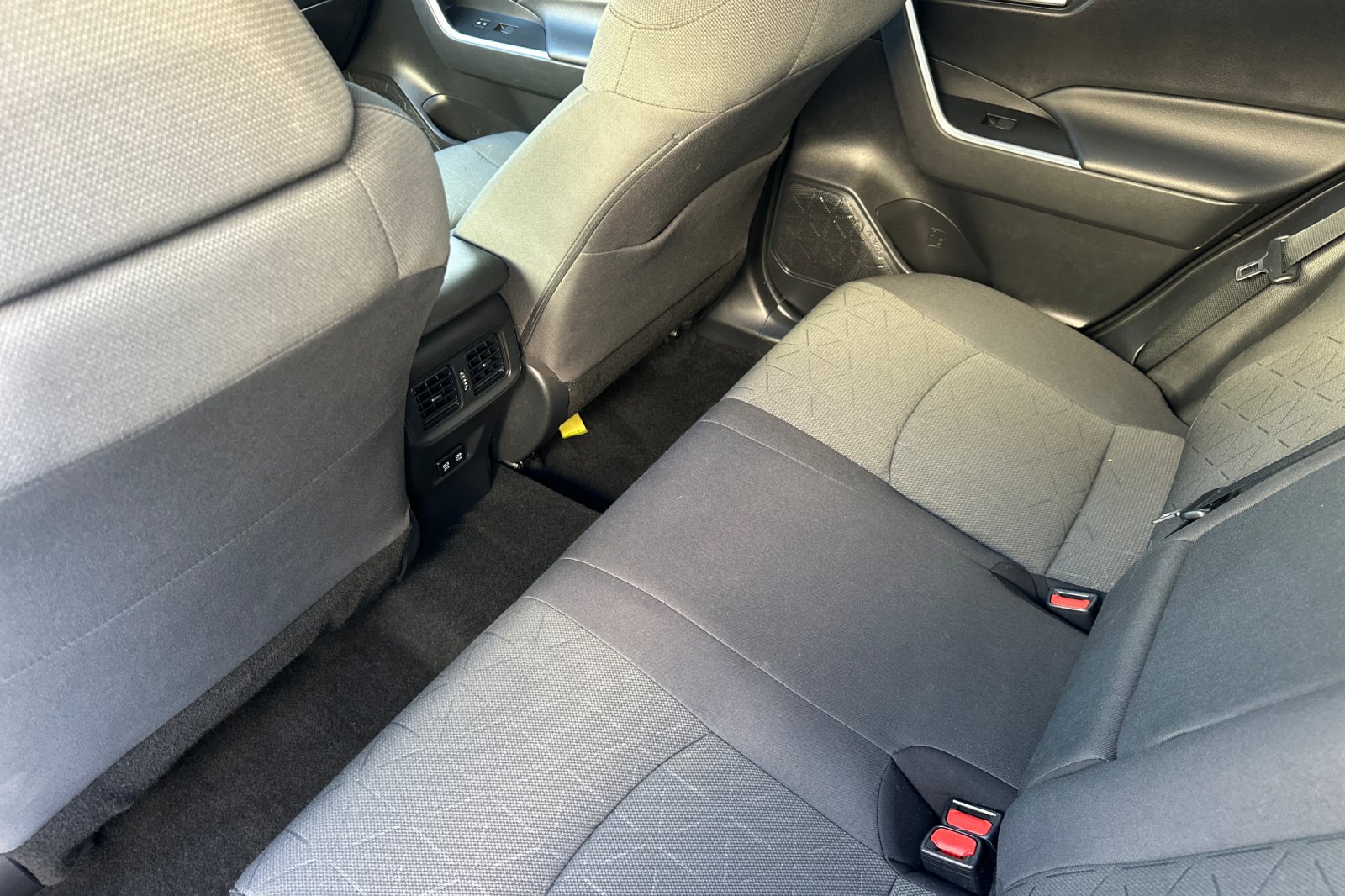 Used 2021 Silver Toyota XLE image 9