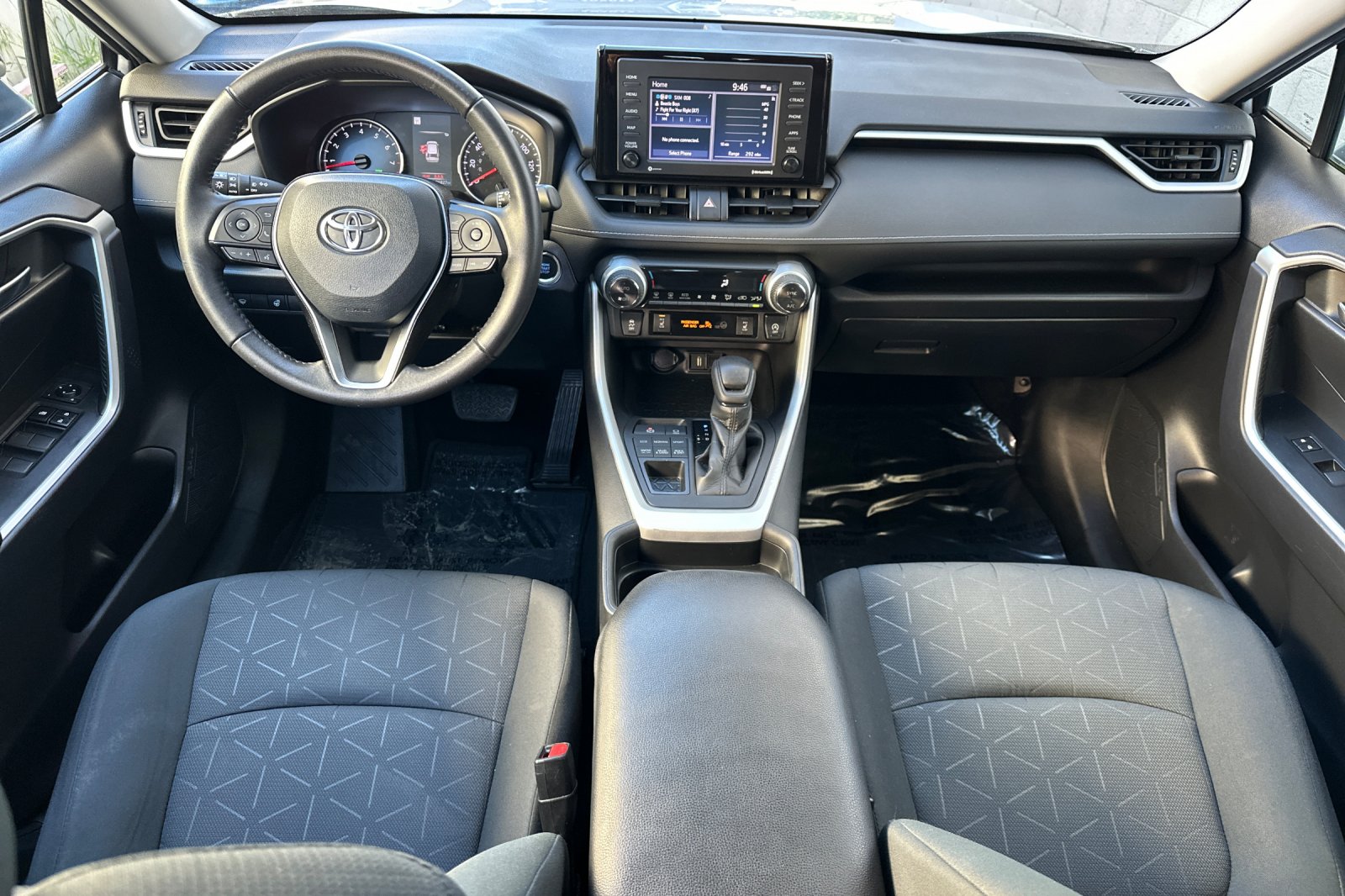 Used 2021 Silver Toyota XLE image 10