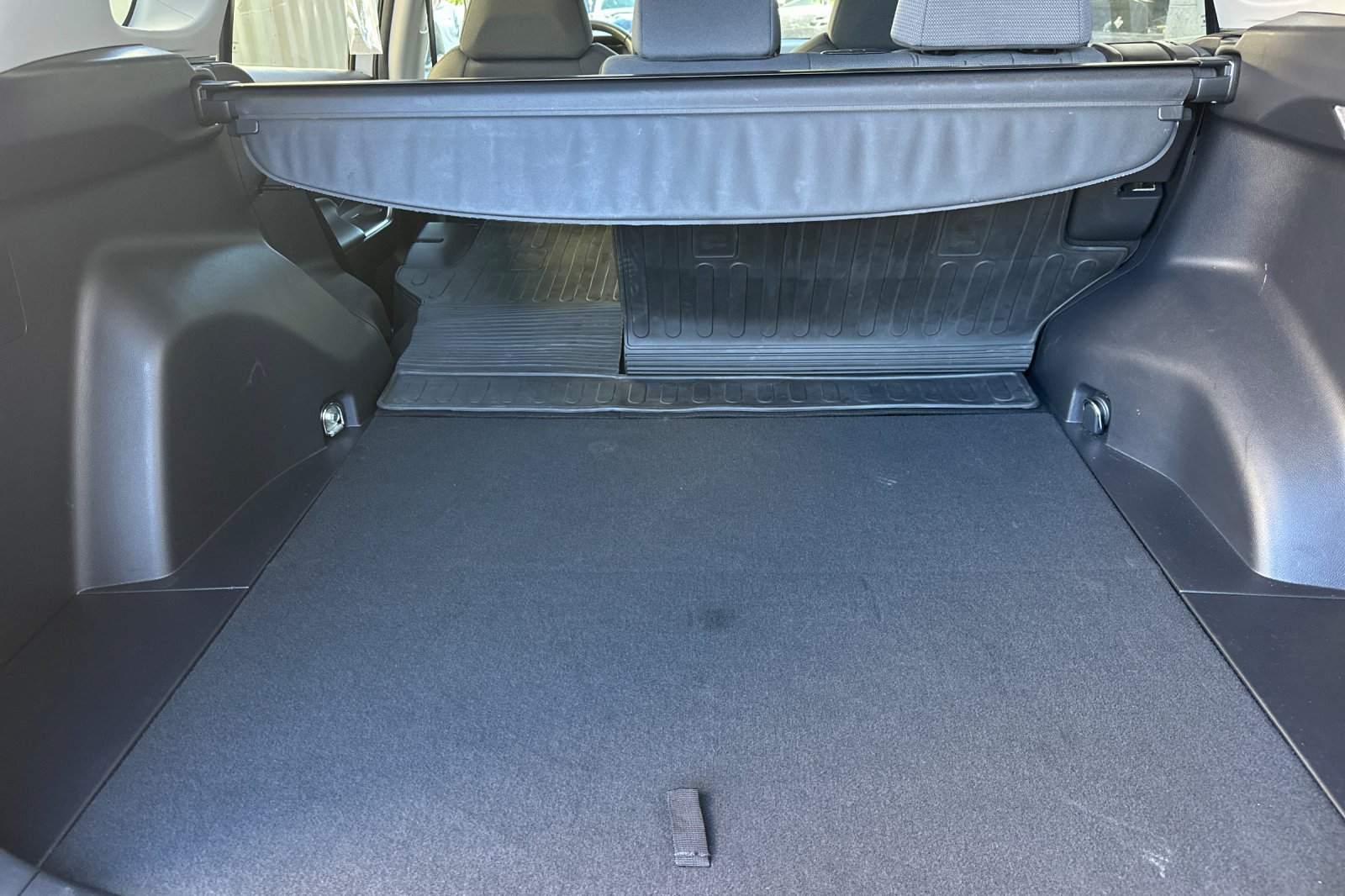 Used 2021 Silver Toyota XLE image 12