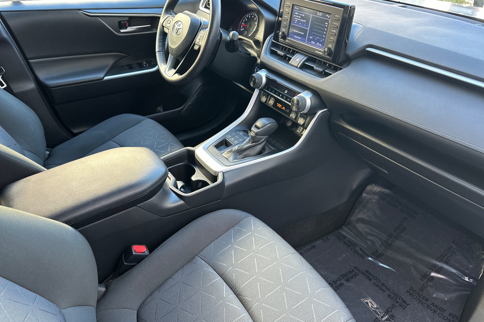 Used 2021 Silver Toyota XLE image 13