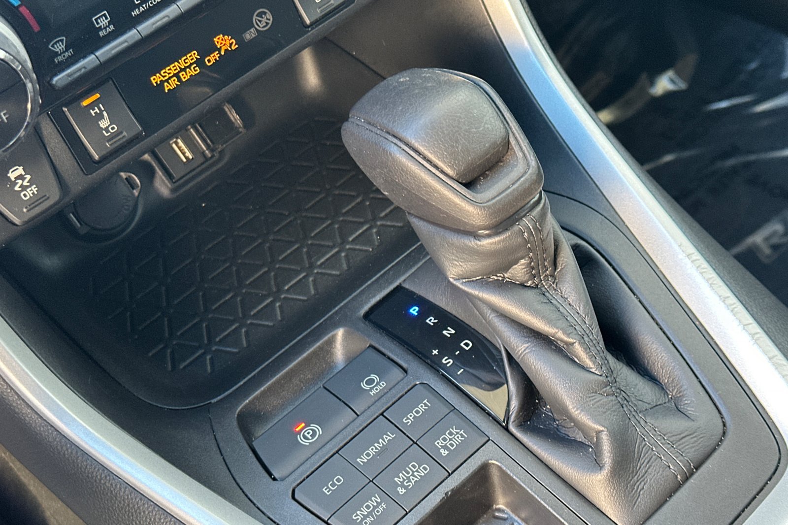 Used 2021 Silver Toyota XLE image 18