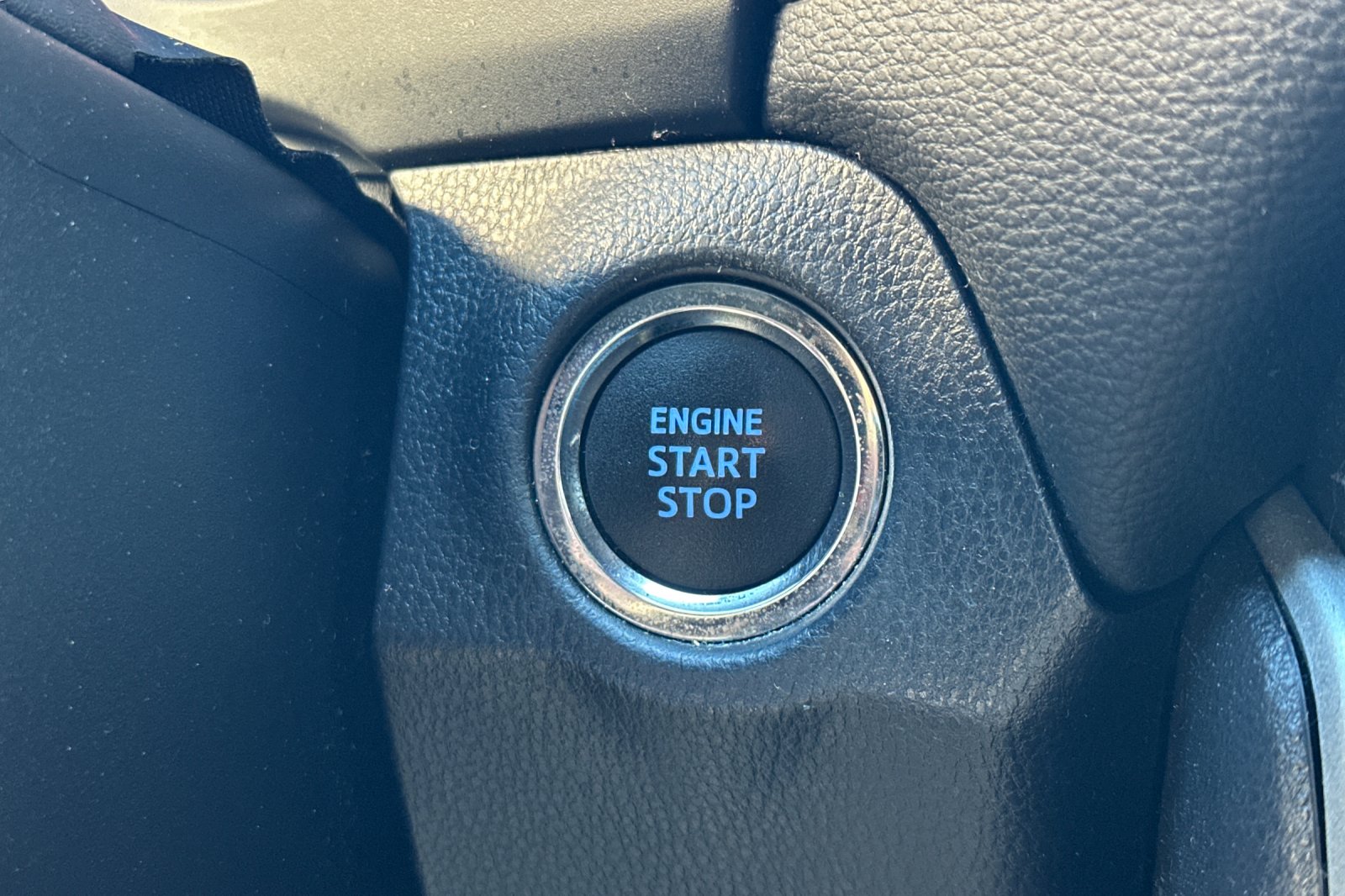 Used 2021 Silver Toyota XLE image 19