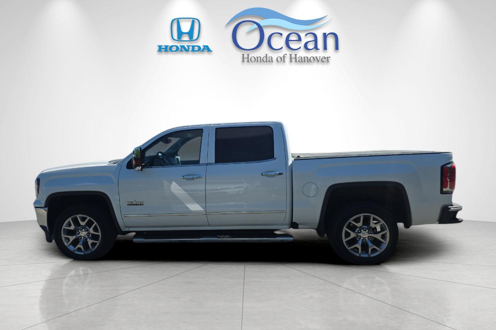 Used 2018 White Frost Tricoat GMC SLT image 6