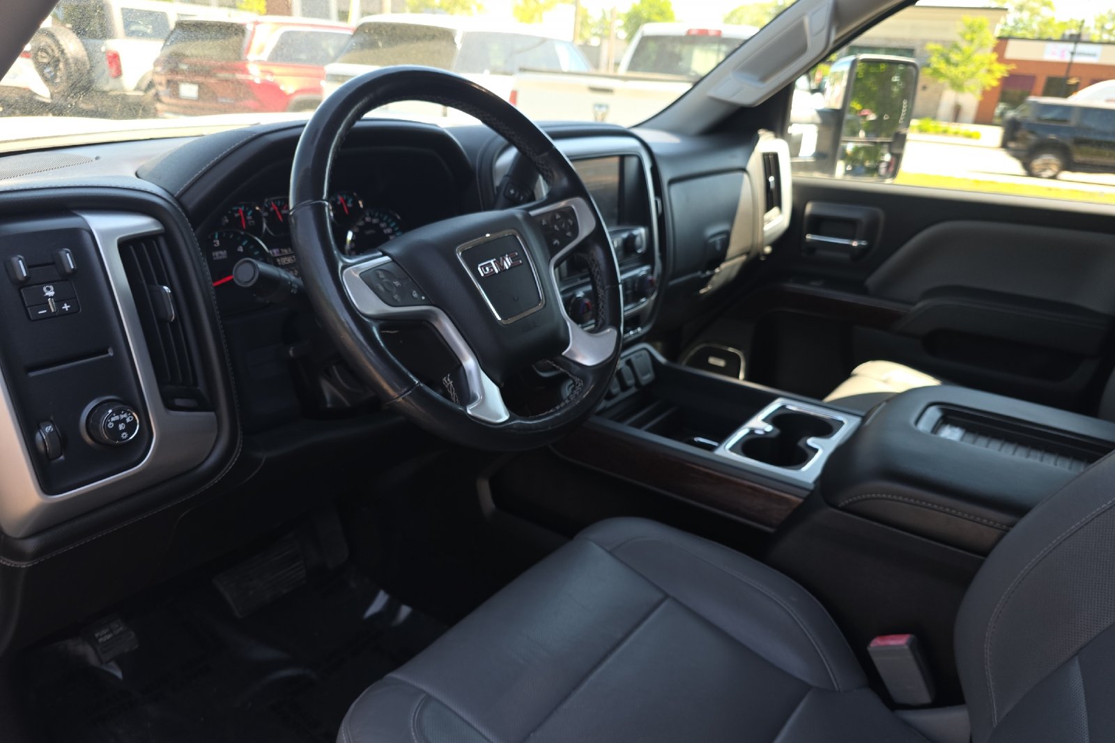 Used 2018 White Frost Tricoat GMC SLT image 8