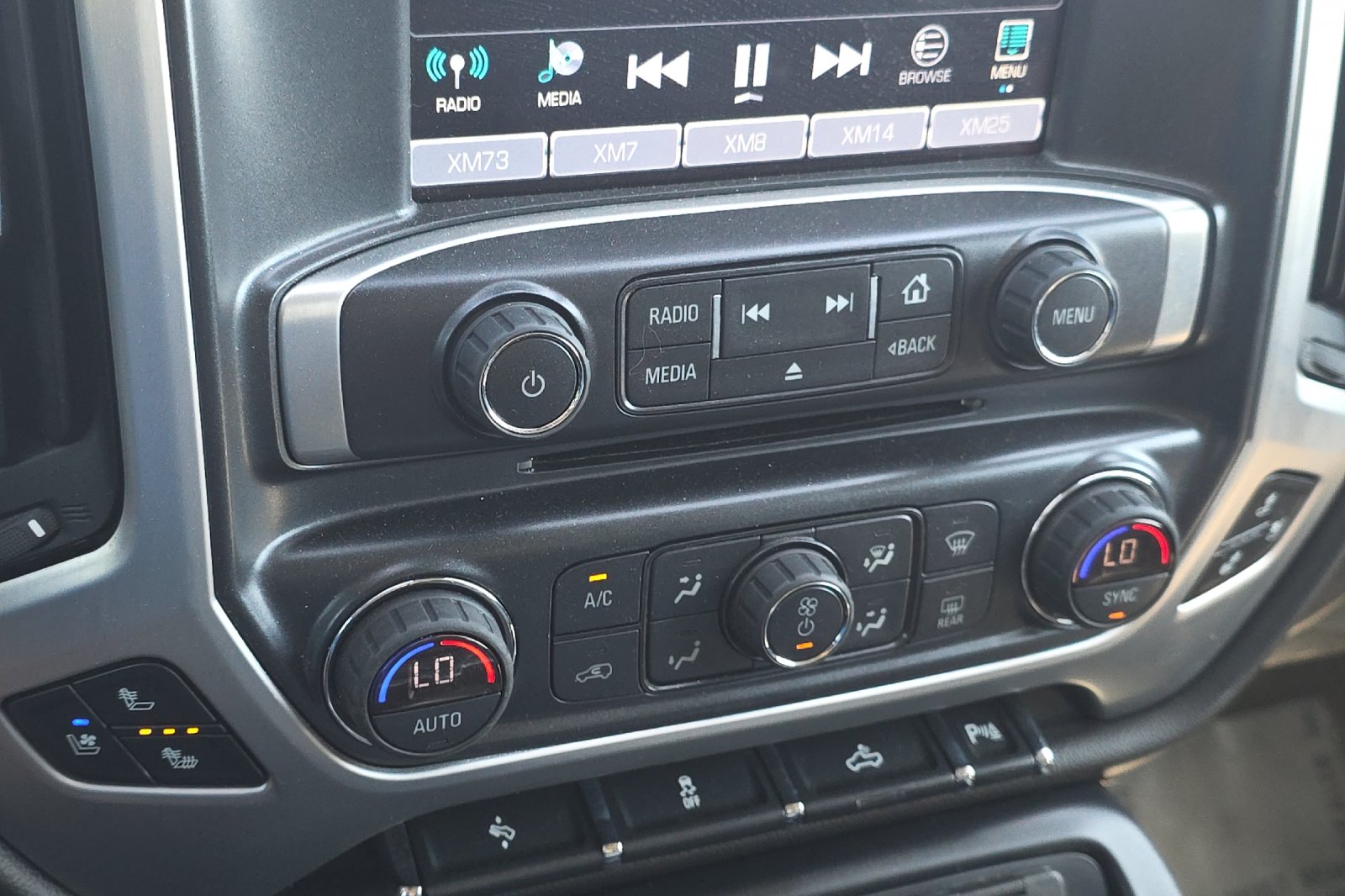 Used 2018 White Frost Tricoat GMC SLT image 17