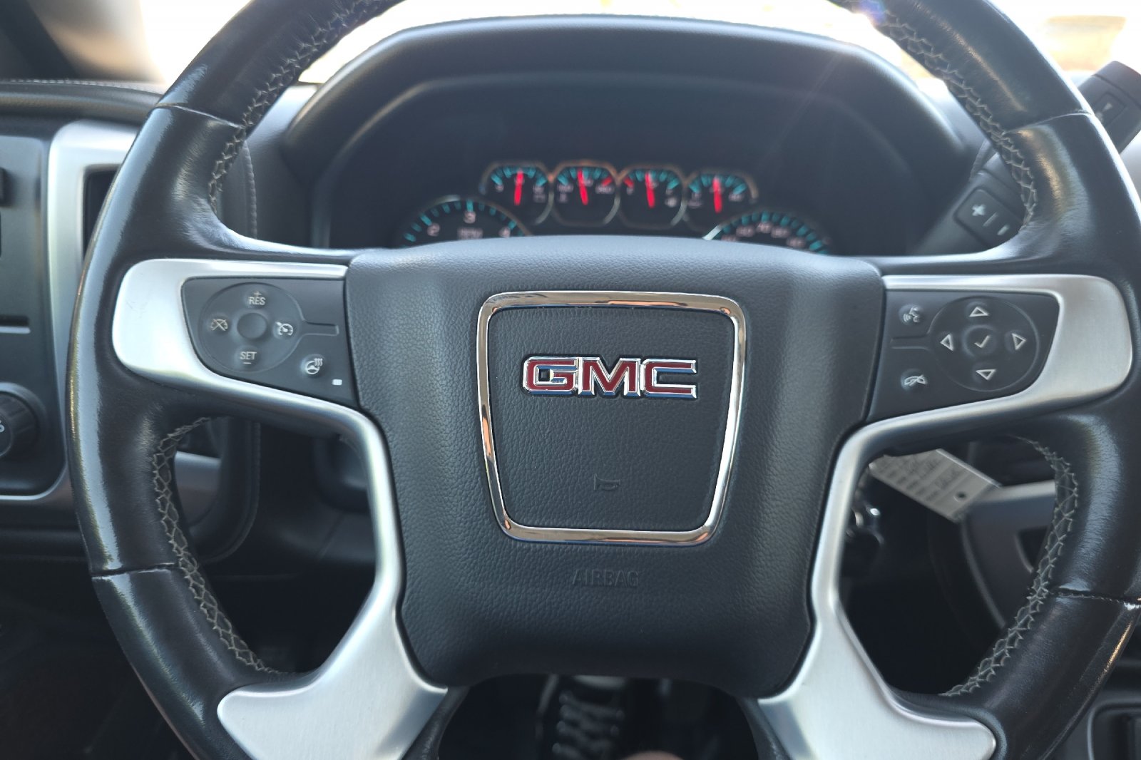 Used 2018 White Frost Tricoat GMC SLT image 19
