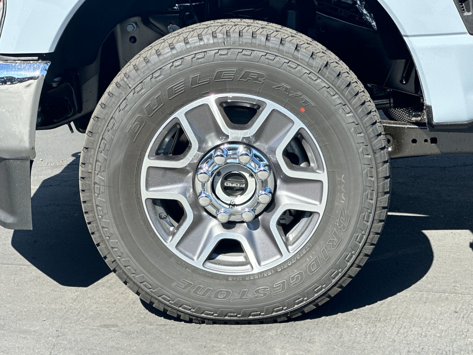 New 2026 Glacier Gray Metallic Tri-Coat Ford F-250® Lariat® image 24