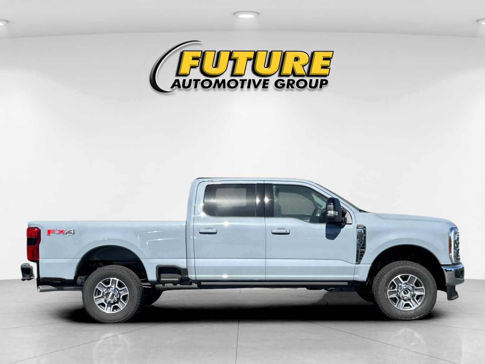 New 2026 Glacier Gray Metallic Tri-Coat Ford F-250® Lariat® image 2