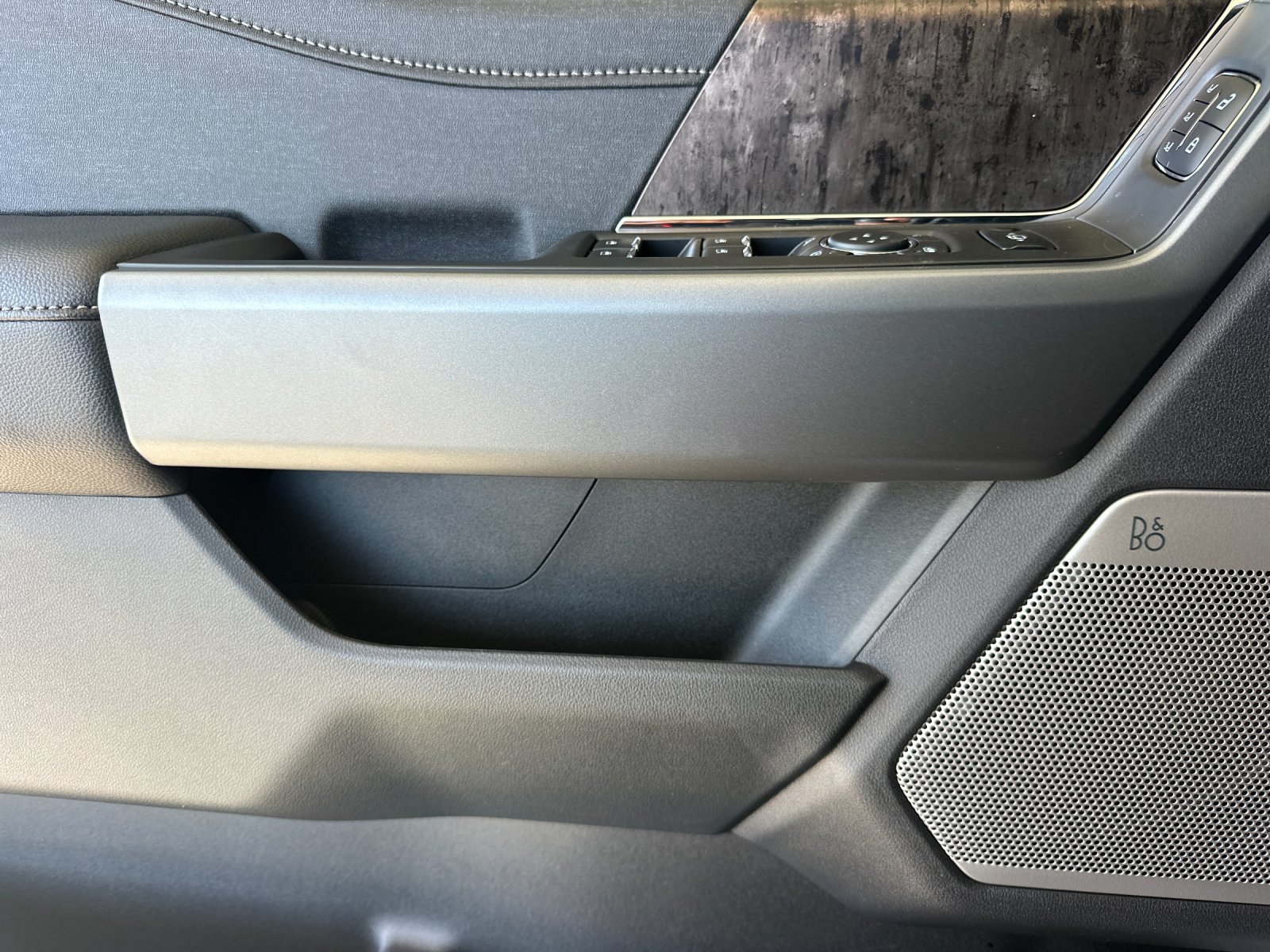 New 2026 Glacier Gray Metallic Tri-Coat Ford F-250® Lariat® image 10