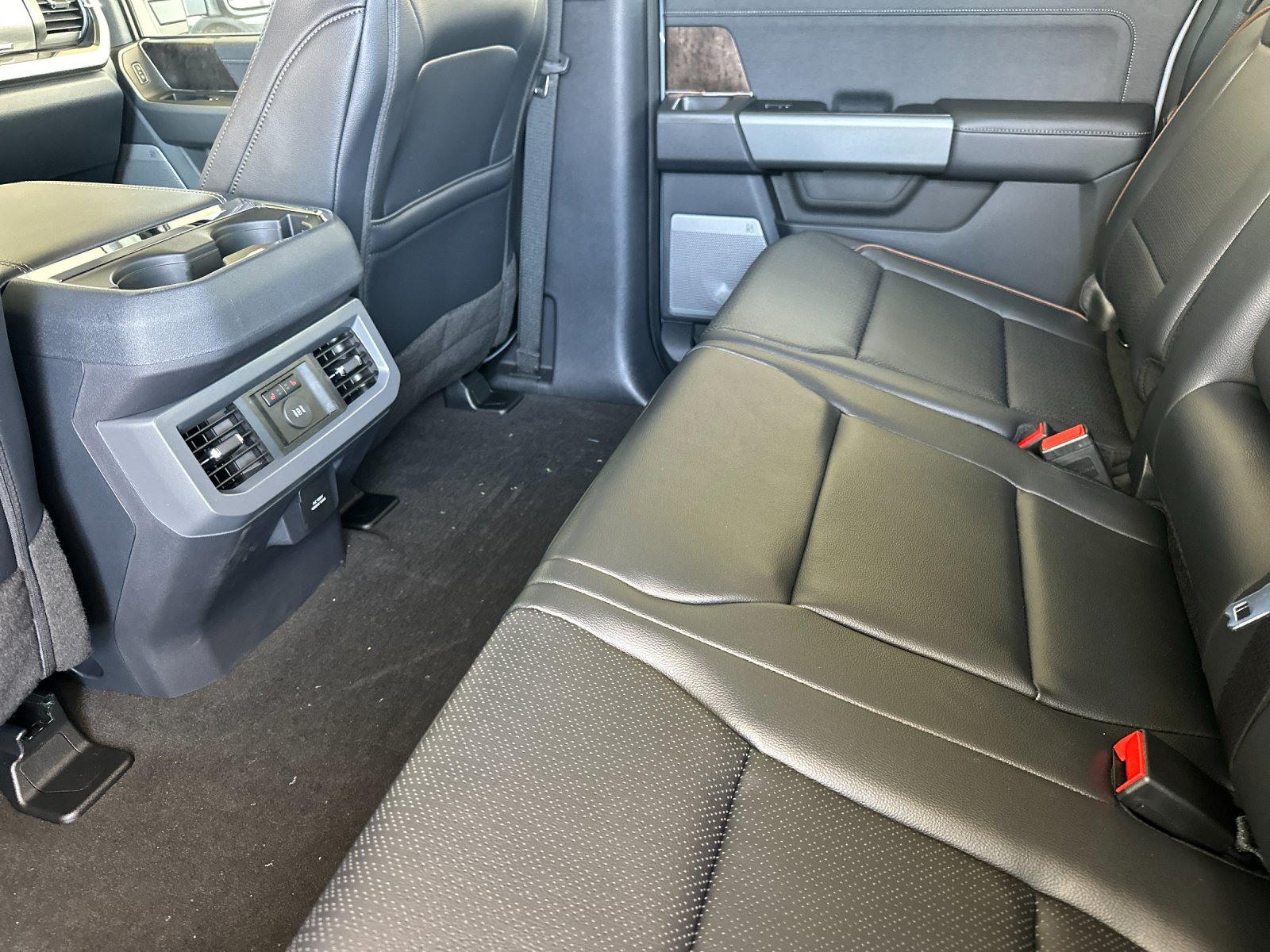 New 2026 Glacier Gray Metallic Tri-Coat Ford F-250® Lariat® image 11