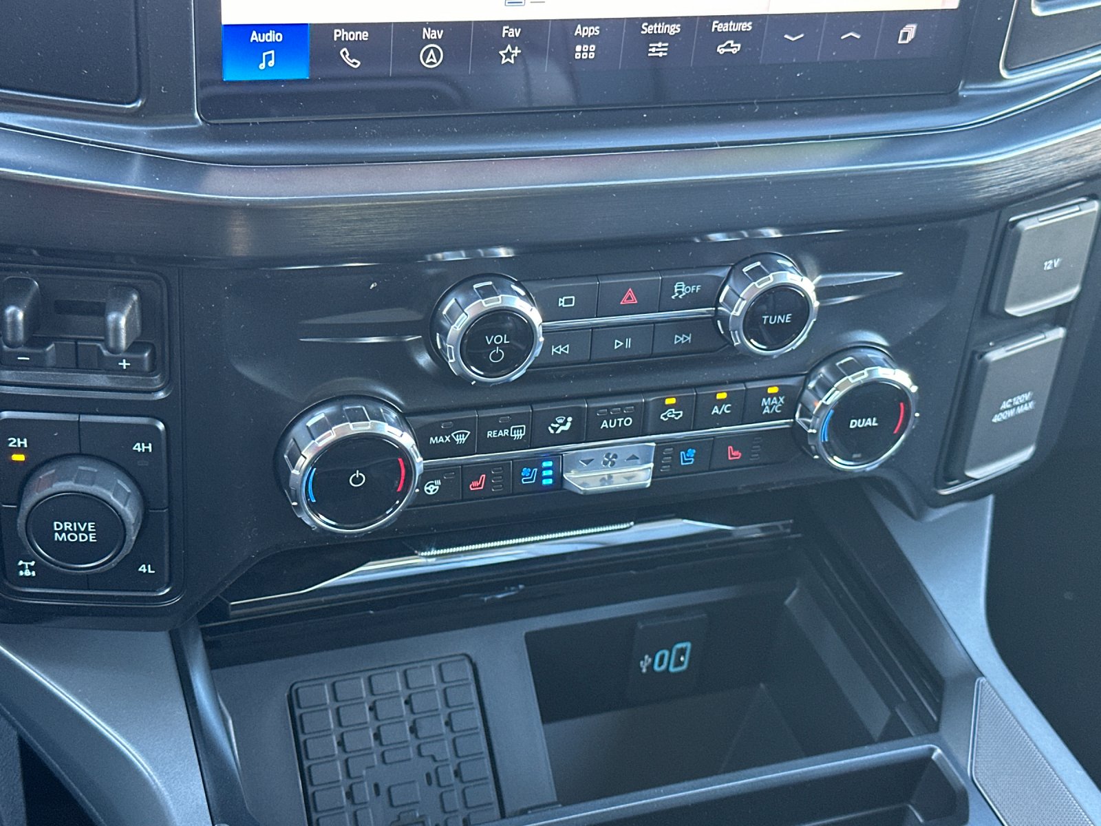 New 2026 Glacier Gray Metallic Tri-Coat Ford F-250® Lariat® image 19