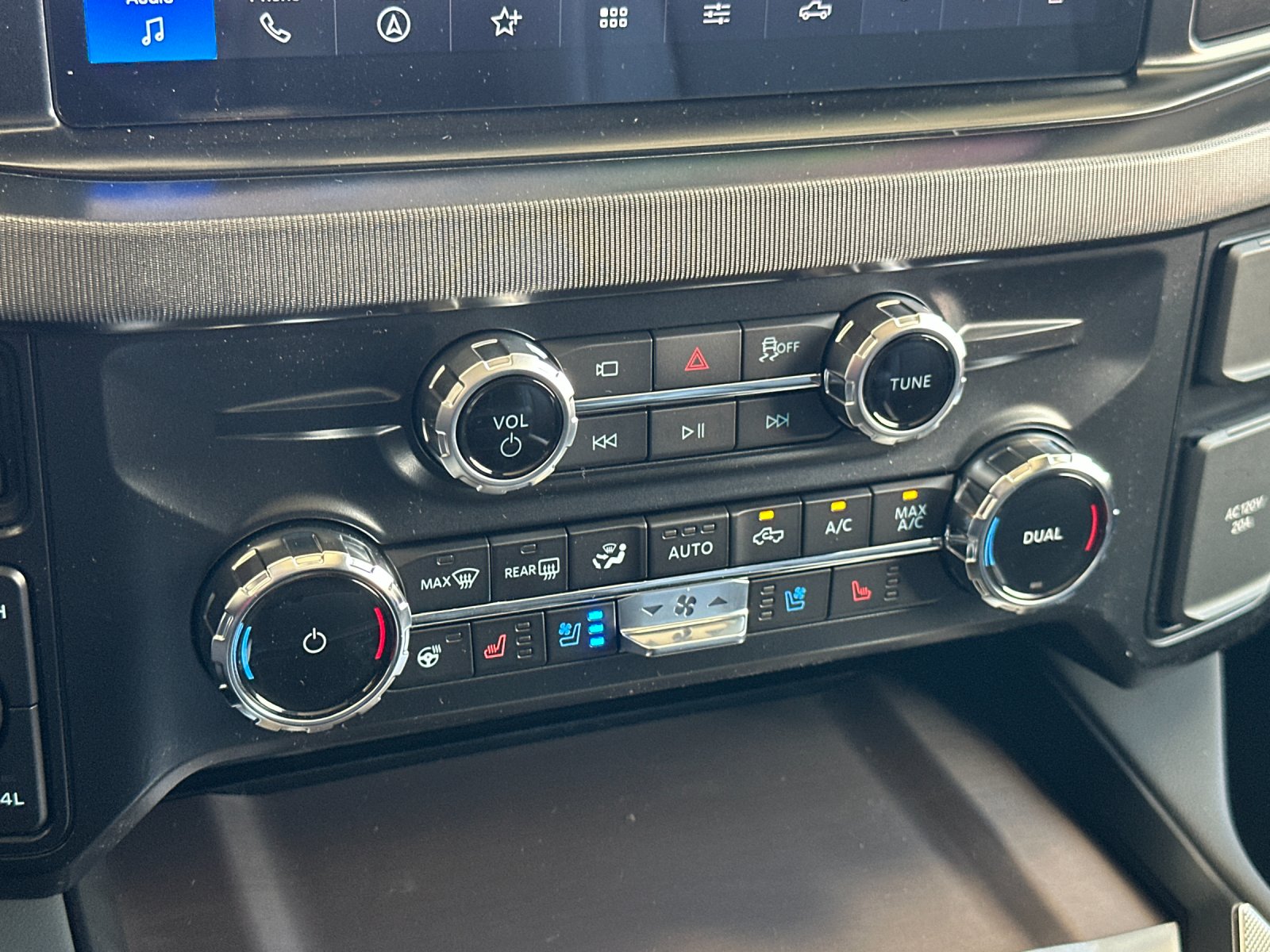 New 2026 Carbonized Gray Metallic Ford F-350® Platinum® image 19
