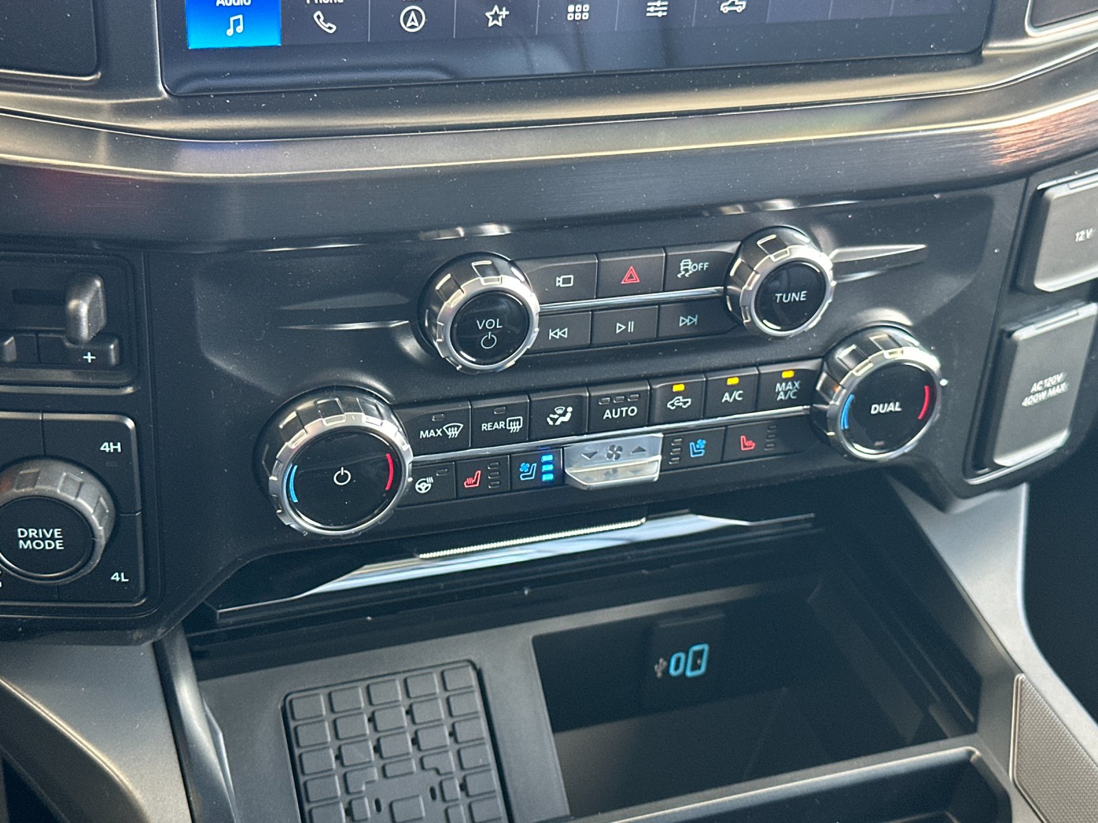 New 2026 Carbonized Gray Metallic Ford F-250® Lariat® image 19
