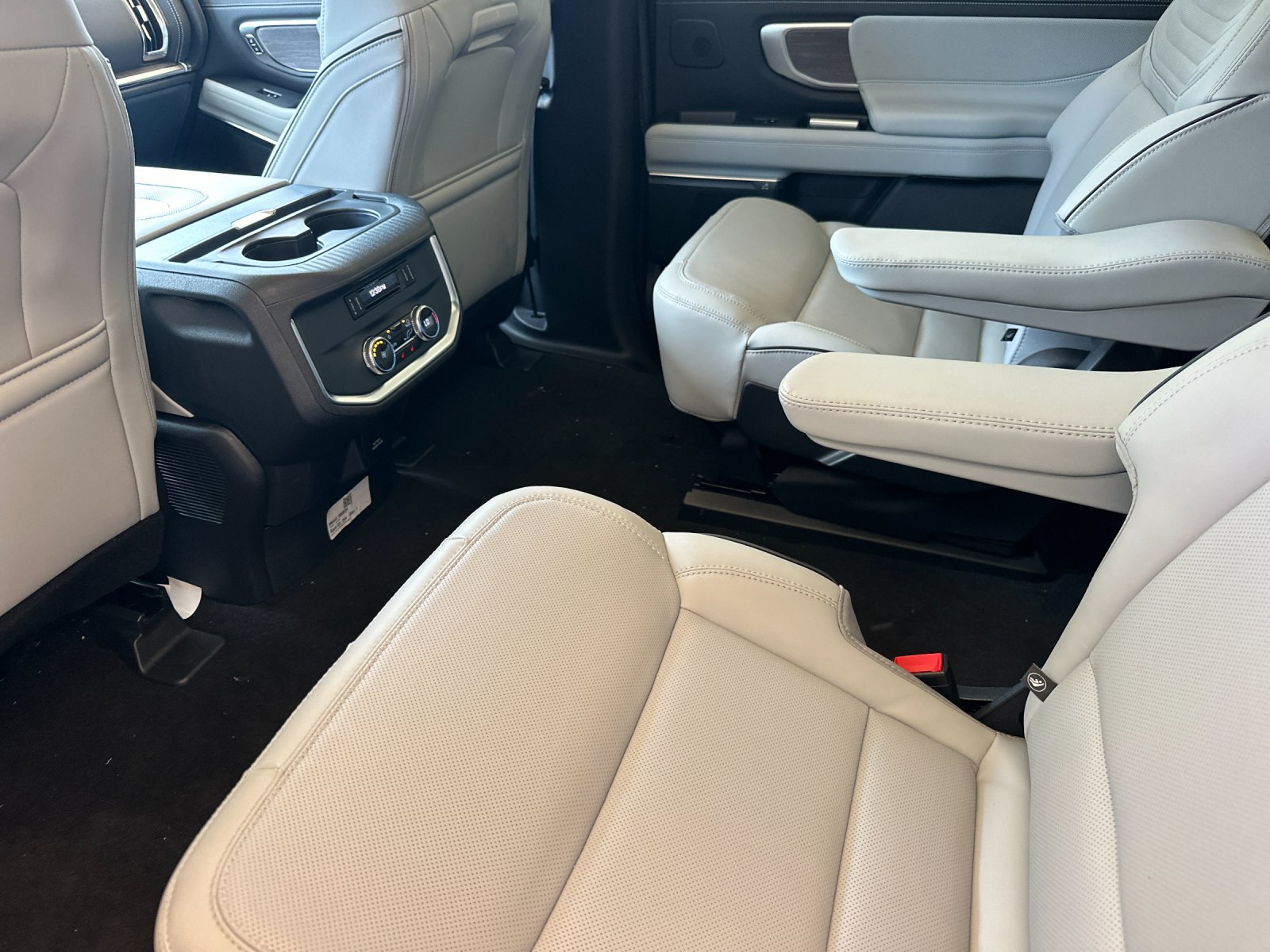 New 2026 Agate Black Metallic Ford MAX Platinum® image 11