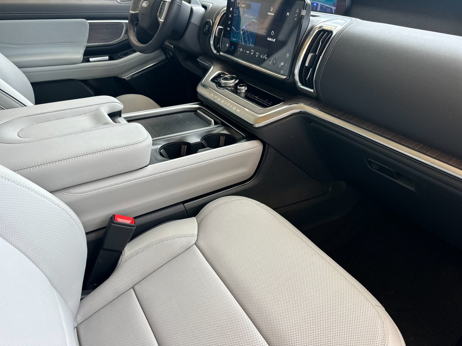 New 2026 Agate Black Metallic Ford MAX Platinum® image 16