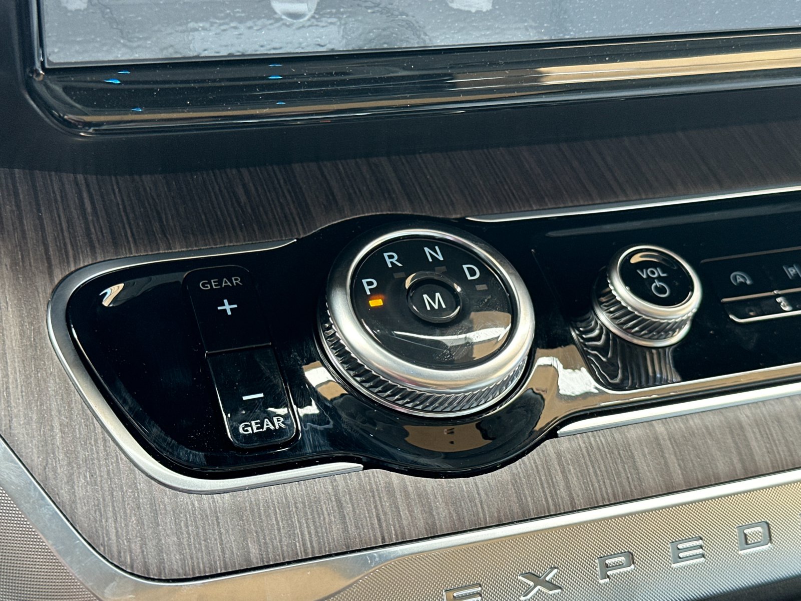 New 2026 Agate Black Metallic Ford MAX Platinum® image 22
