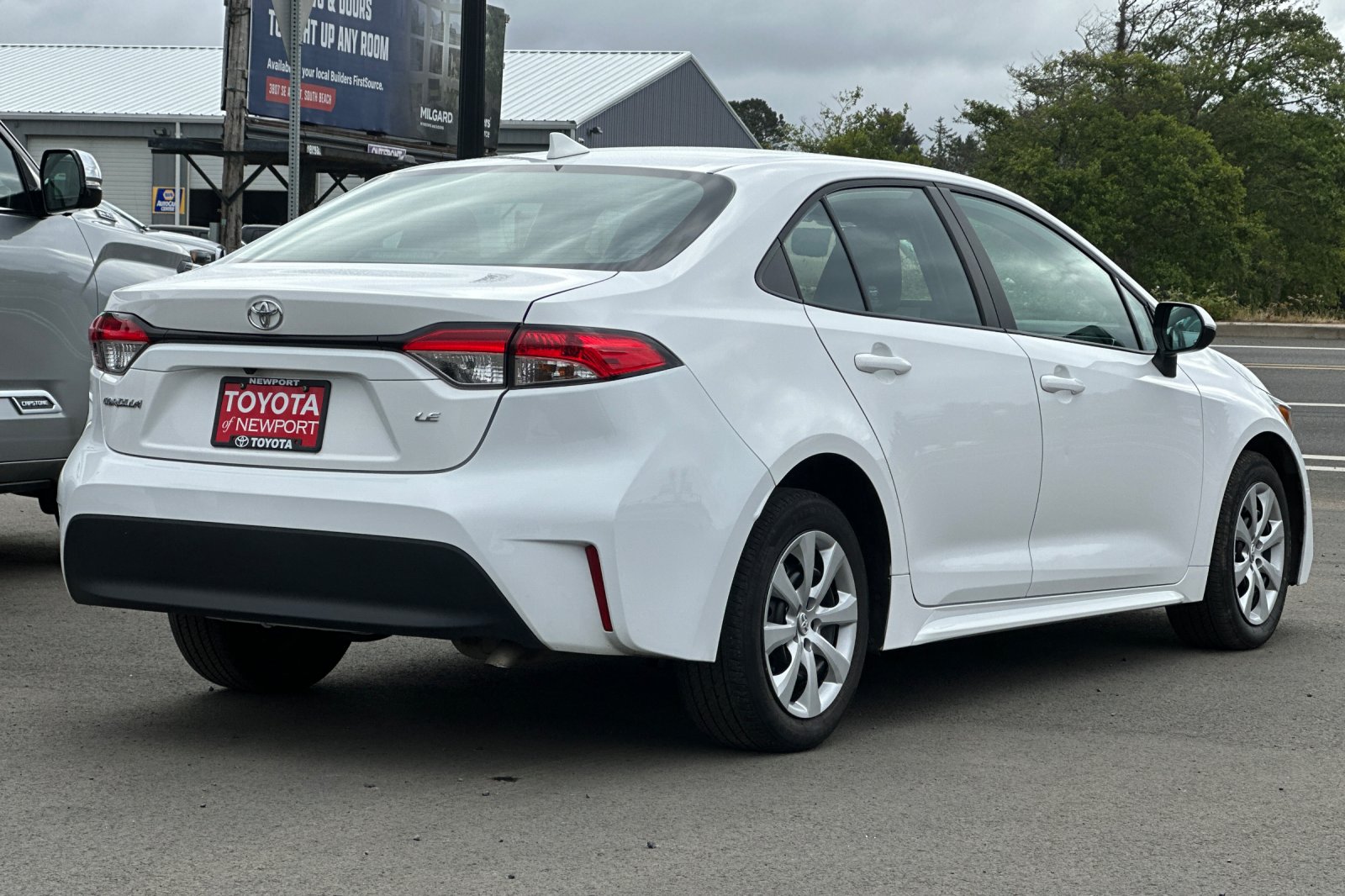 Used 2023 White Toyota LE image 4