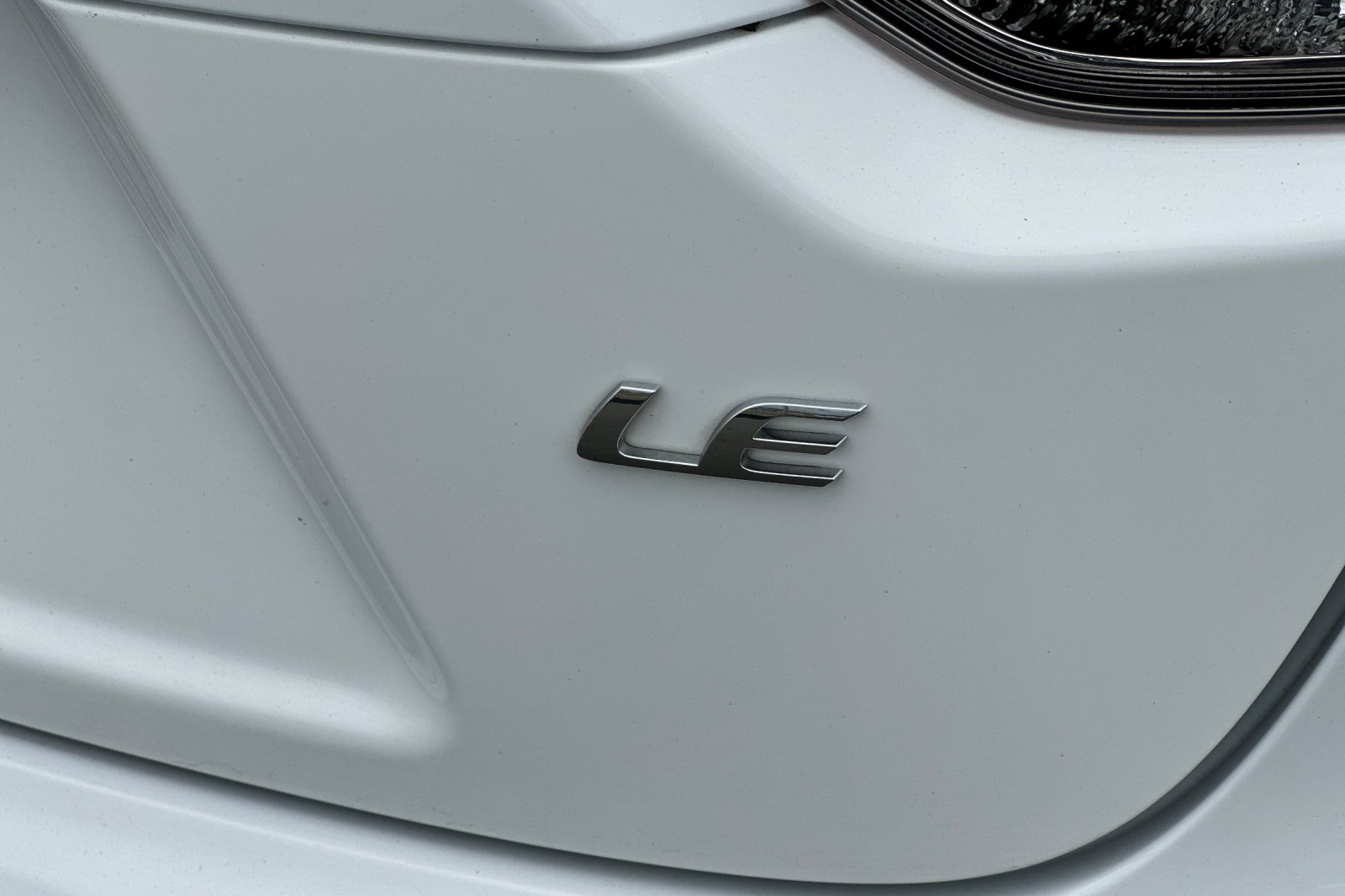 Used 2023 White Toyota LE image 21