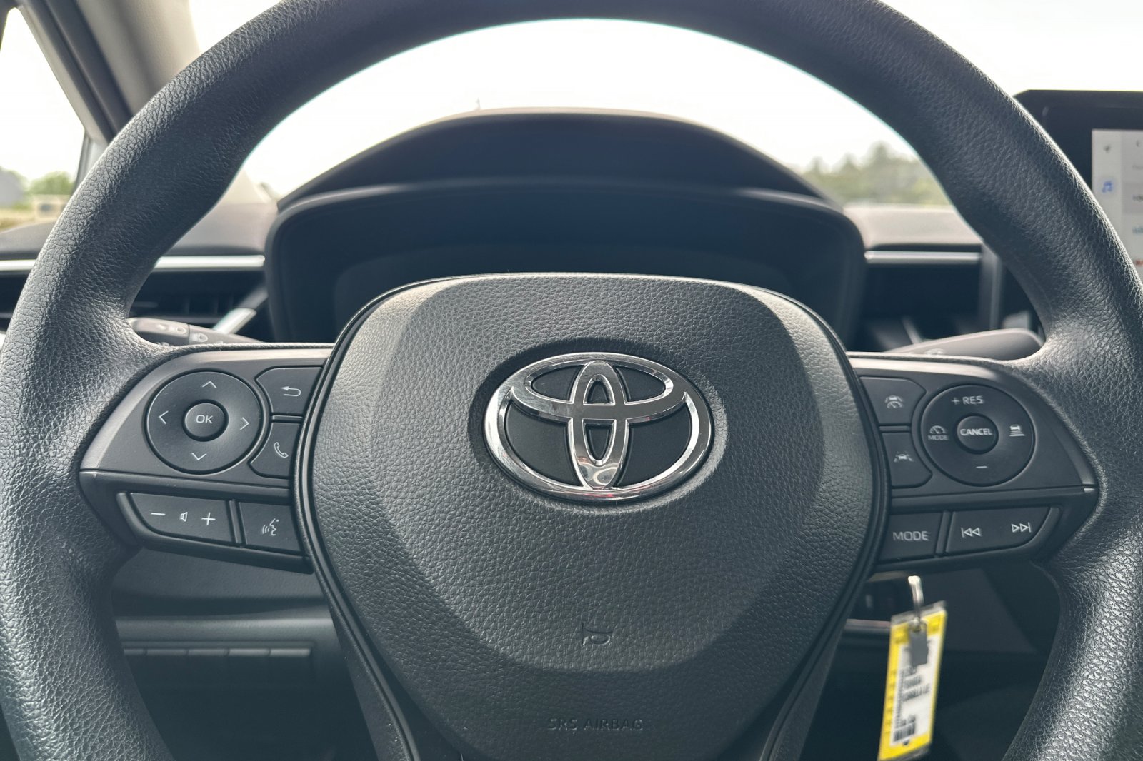 Used 2023 White Toyota LE image 18