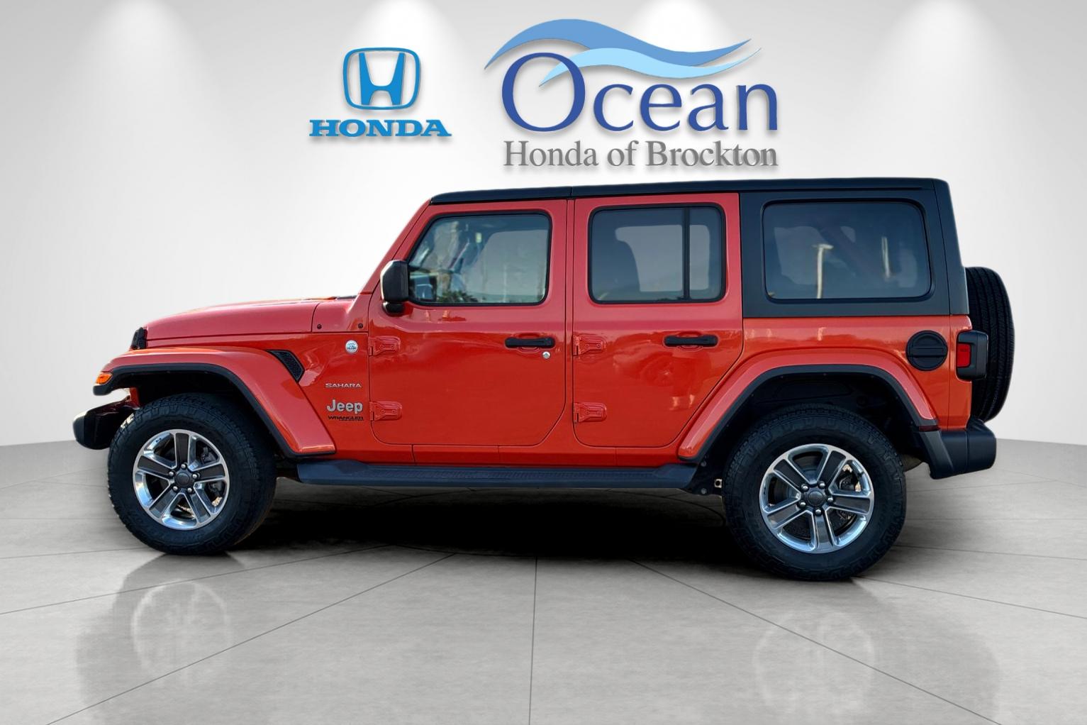 Used 2018 Punkn Metallic Clearcoat Jeep Unlimited Sahara image 6