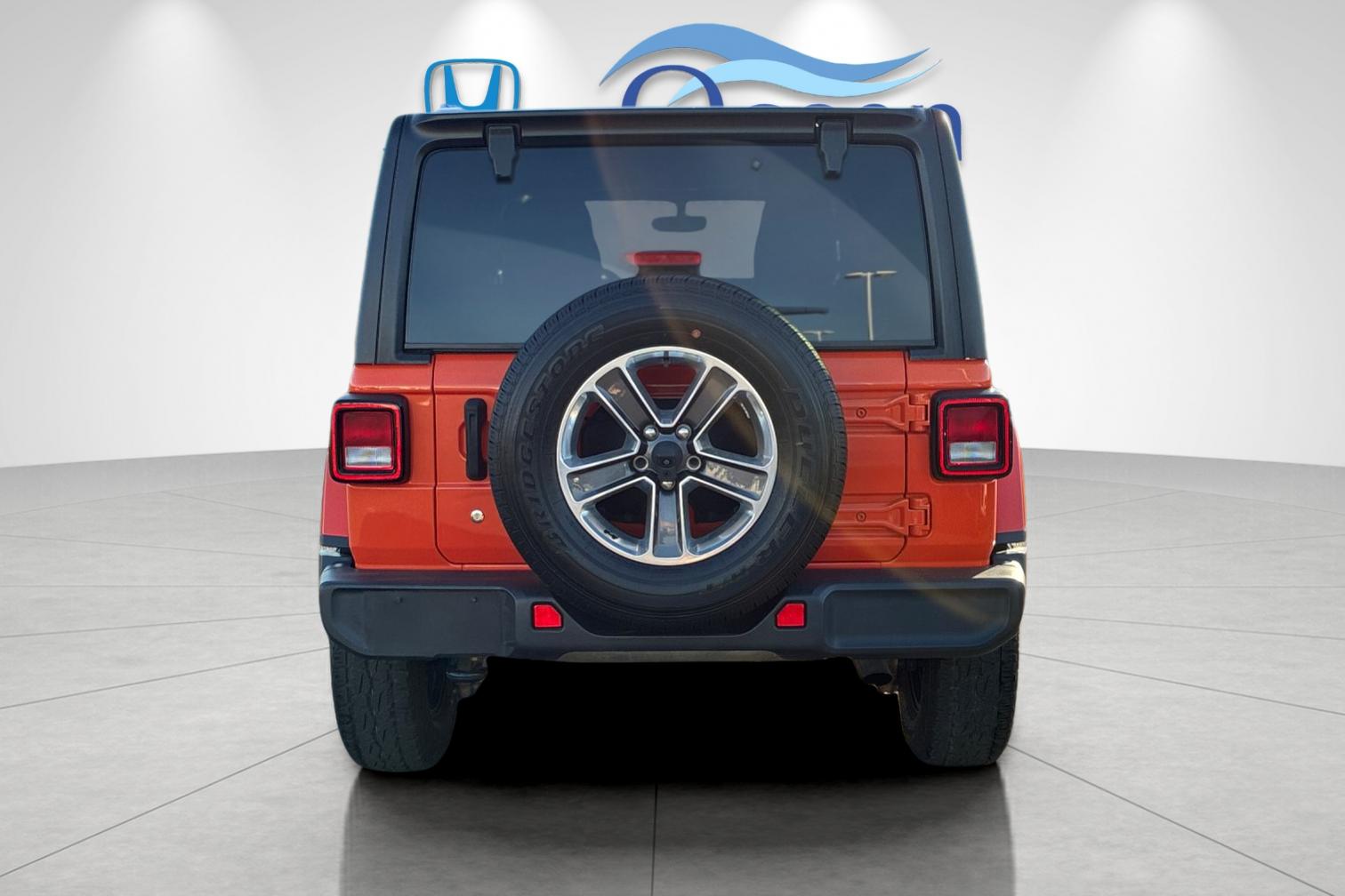 Used 2018 Punkn Metallic Clearcoat Jeep Unlimited Sahara image 4