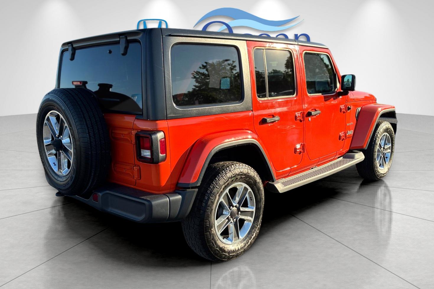Used 2018 Punkn Metallic Clearcoat Jeep Unlimited Sahara image 3