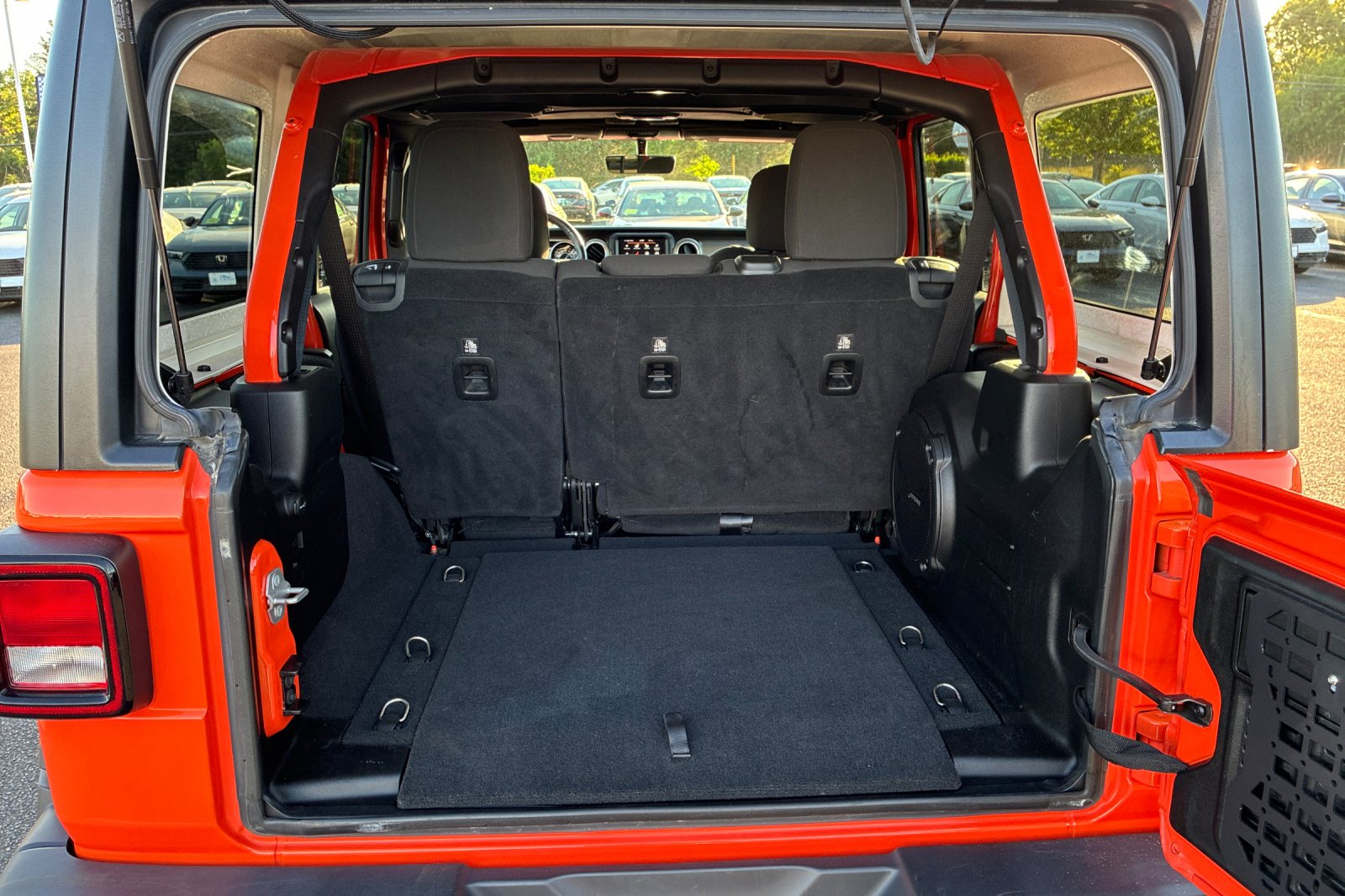 Used 2018 Punkn Metallic Clearcoat Jeep Unlimited Sahara image 19