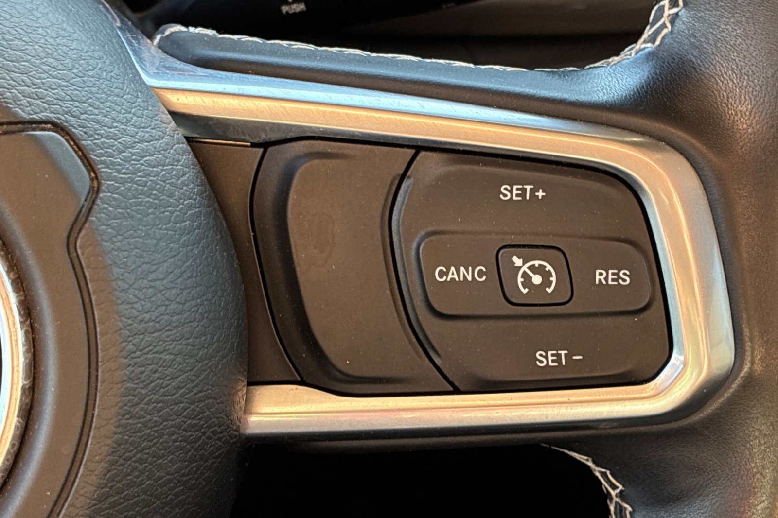 Used 2018 Punkn Metallic Clearcoat Jeep Unlimited Sahara image 31