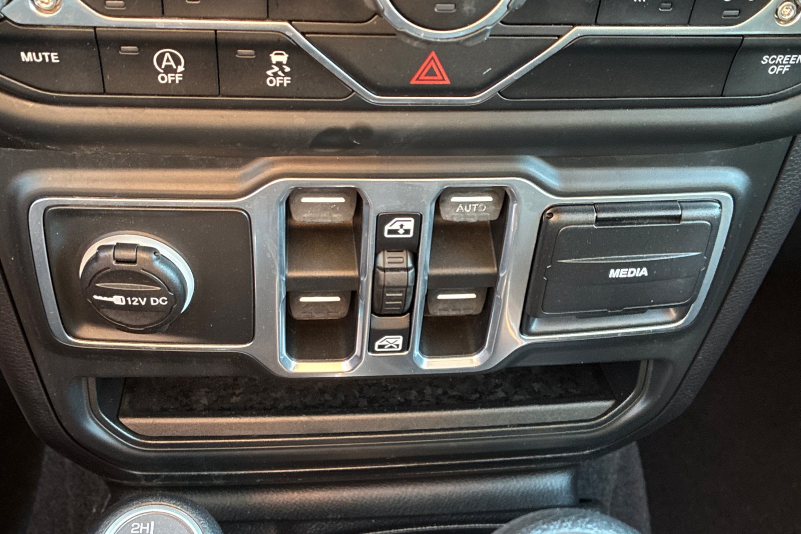 Used 2018 Punkn Metallic Clearcoat Jeep Unlimited Sahara image 36