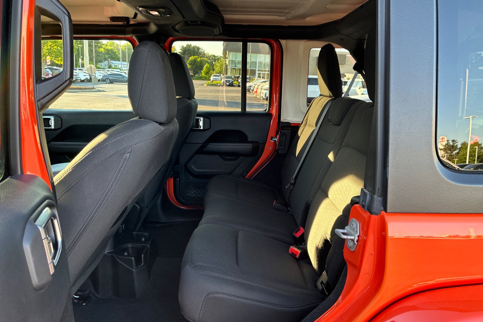 Used 2018 Punkn Metallic Clearcoat Jeep Unlimited Sahara image 14