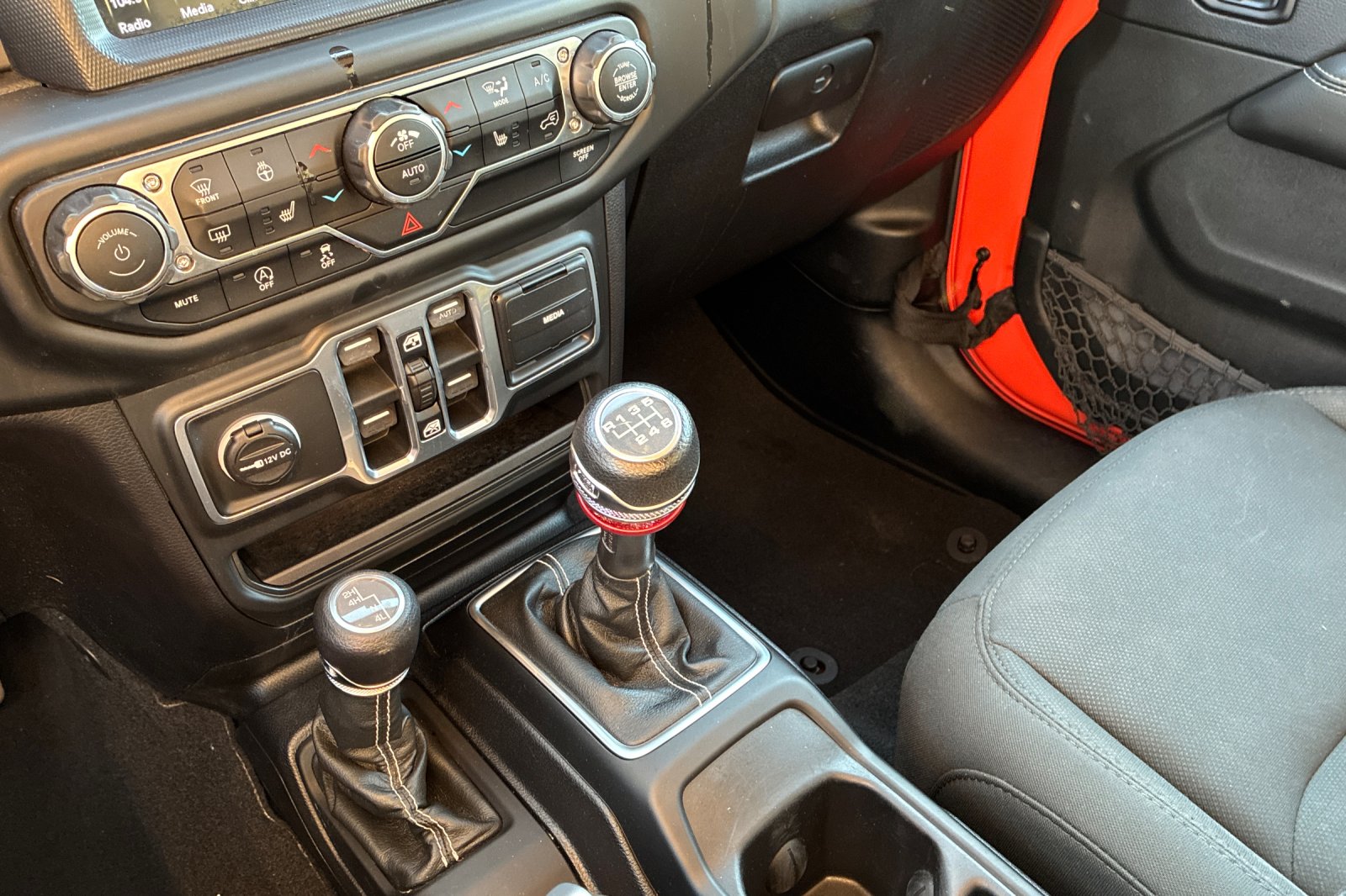 Used 2018 Punkn Metallic Clearcoat Jeep Unlimited Sahara image 26