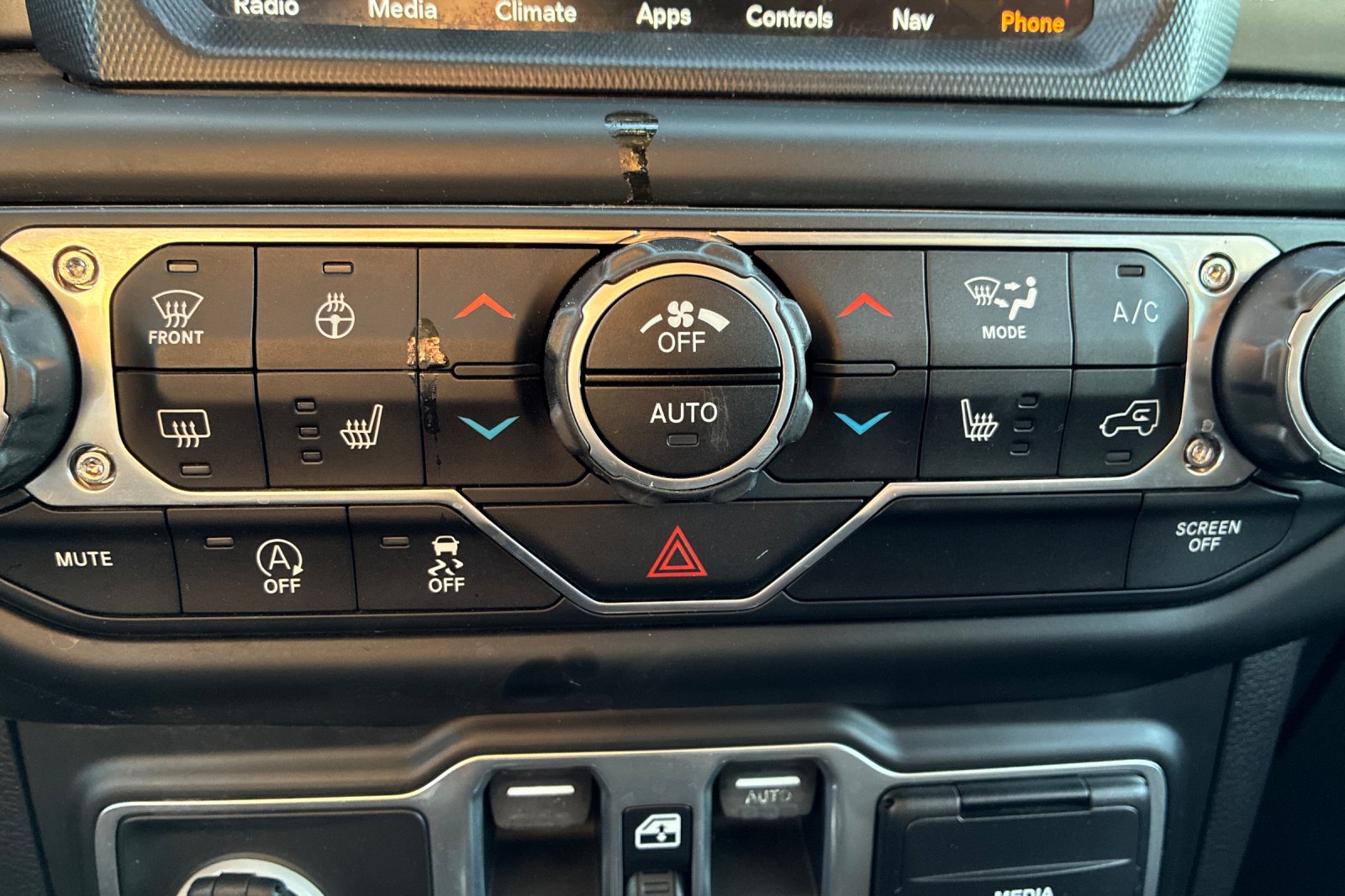 Used 2018 Punkn Metallic Clearcoat Jeep Unlimited Sahara image 40