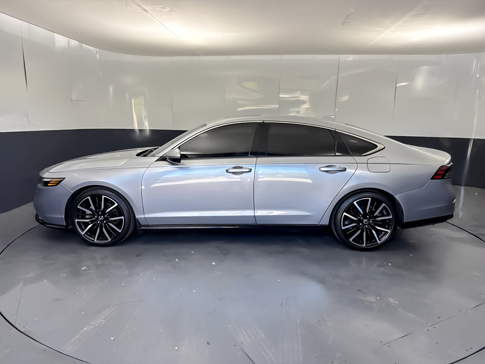 Used 2024  Honda Touring image 6
