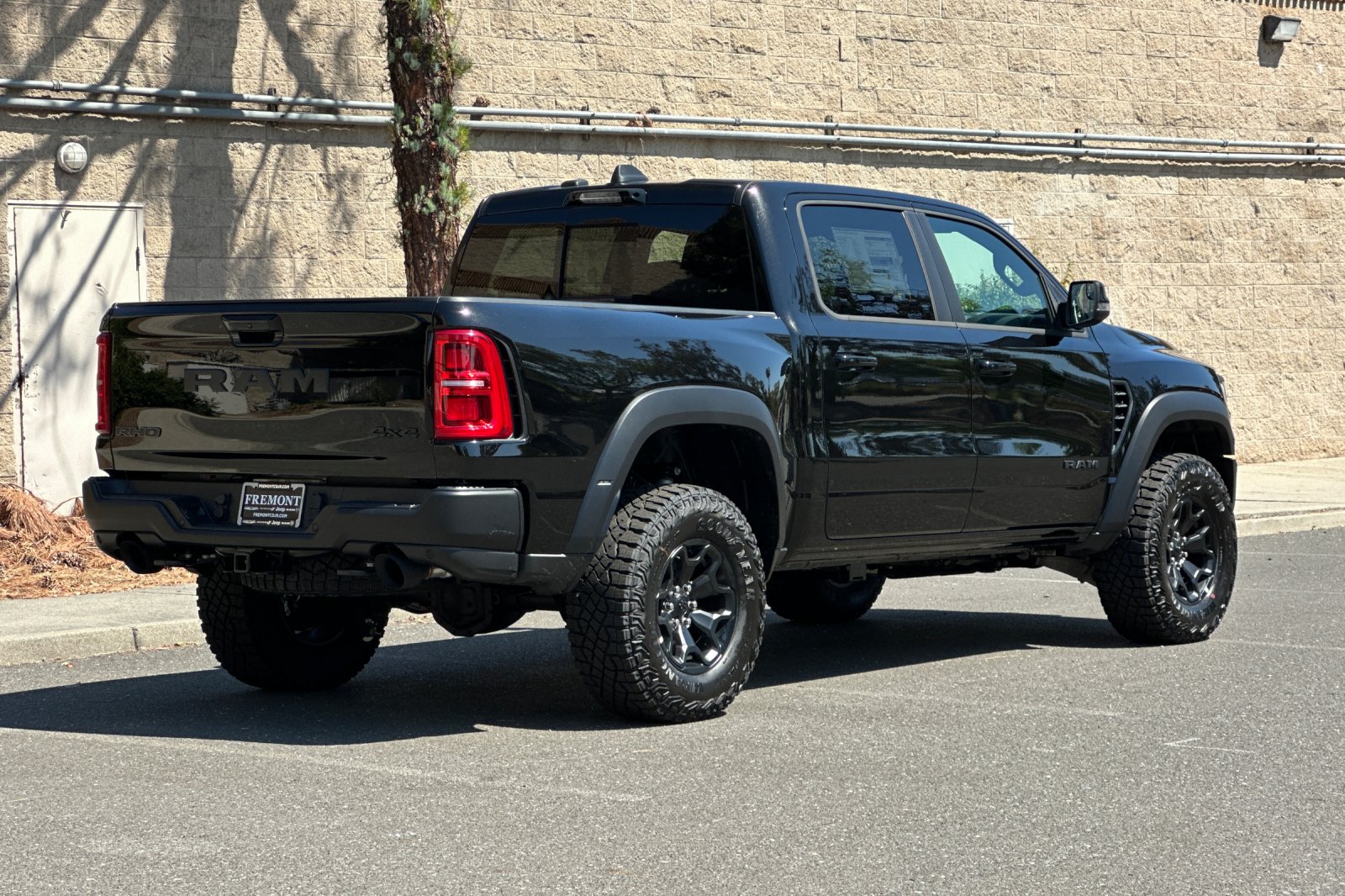 New 2026 Diamond Black Crystal Pearl-Coat Exterior Paint RAM RHO image 3