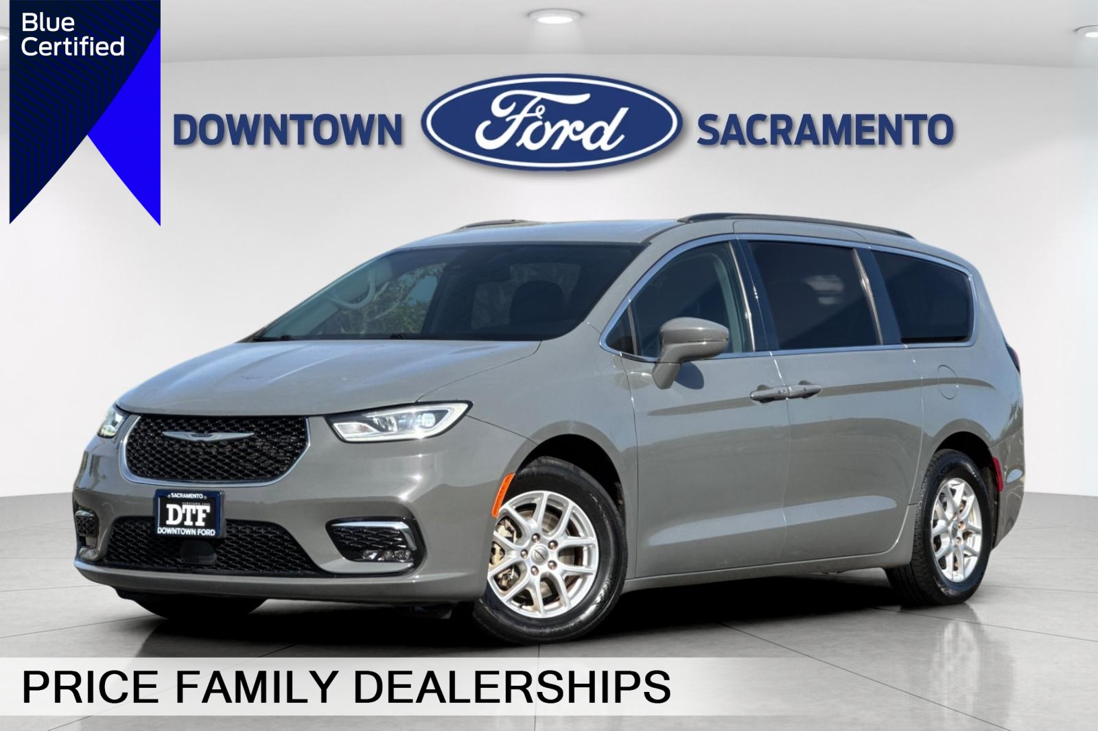 2022 Chrysler Pacifica Touring L's photo