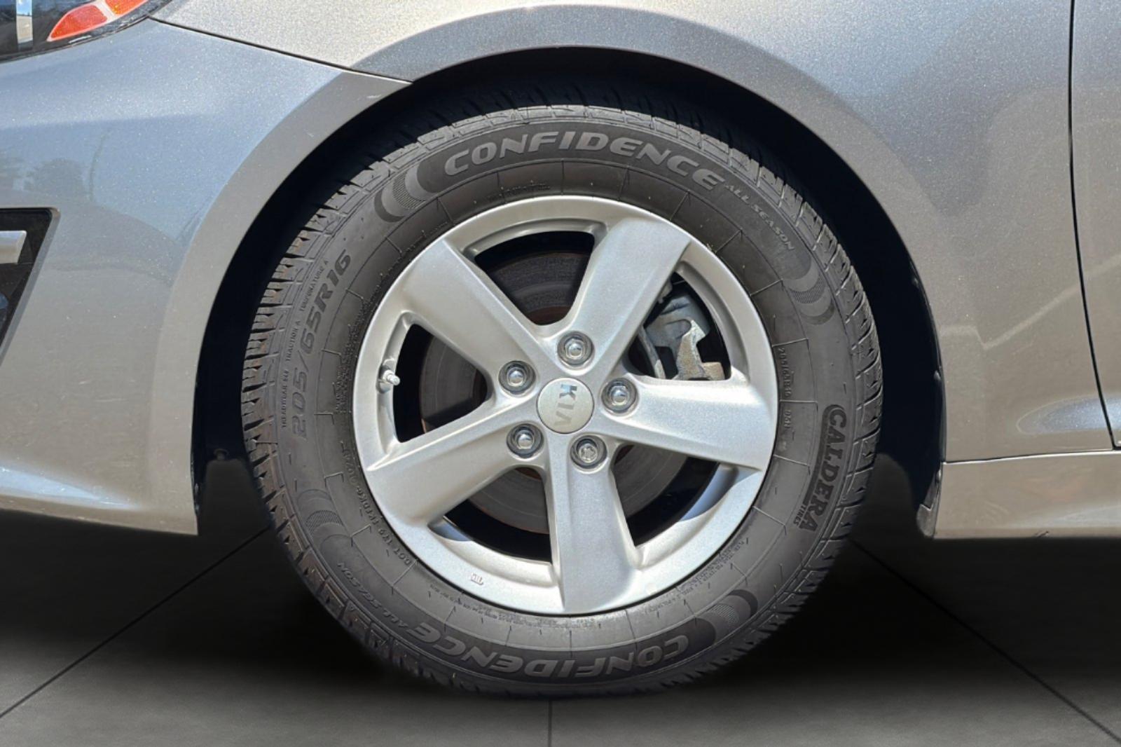 Used 2015 Titanium Silver Kia LX image 10