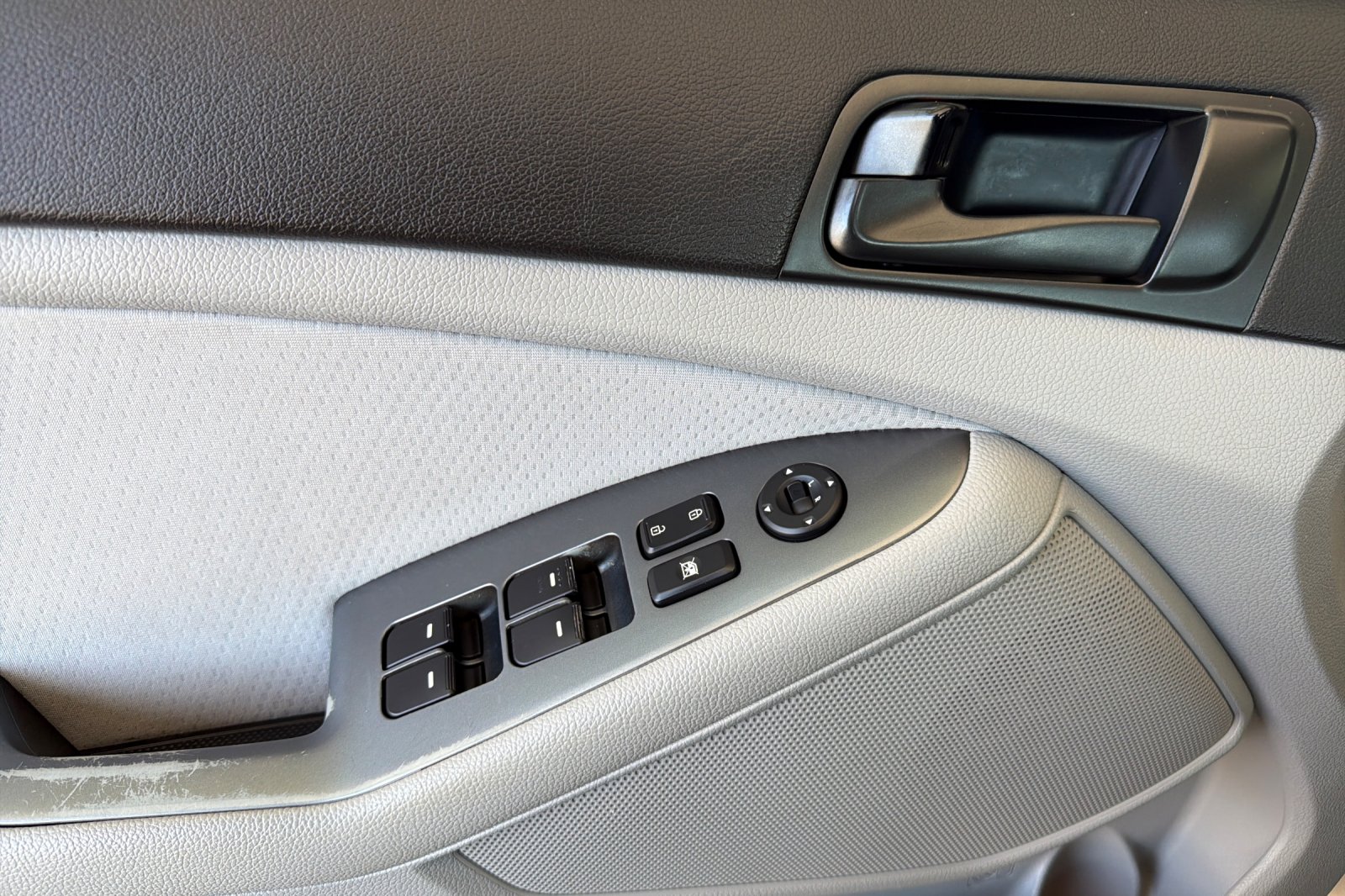 Used 2015 Titanium Silver Kia LX image 13