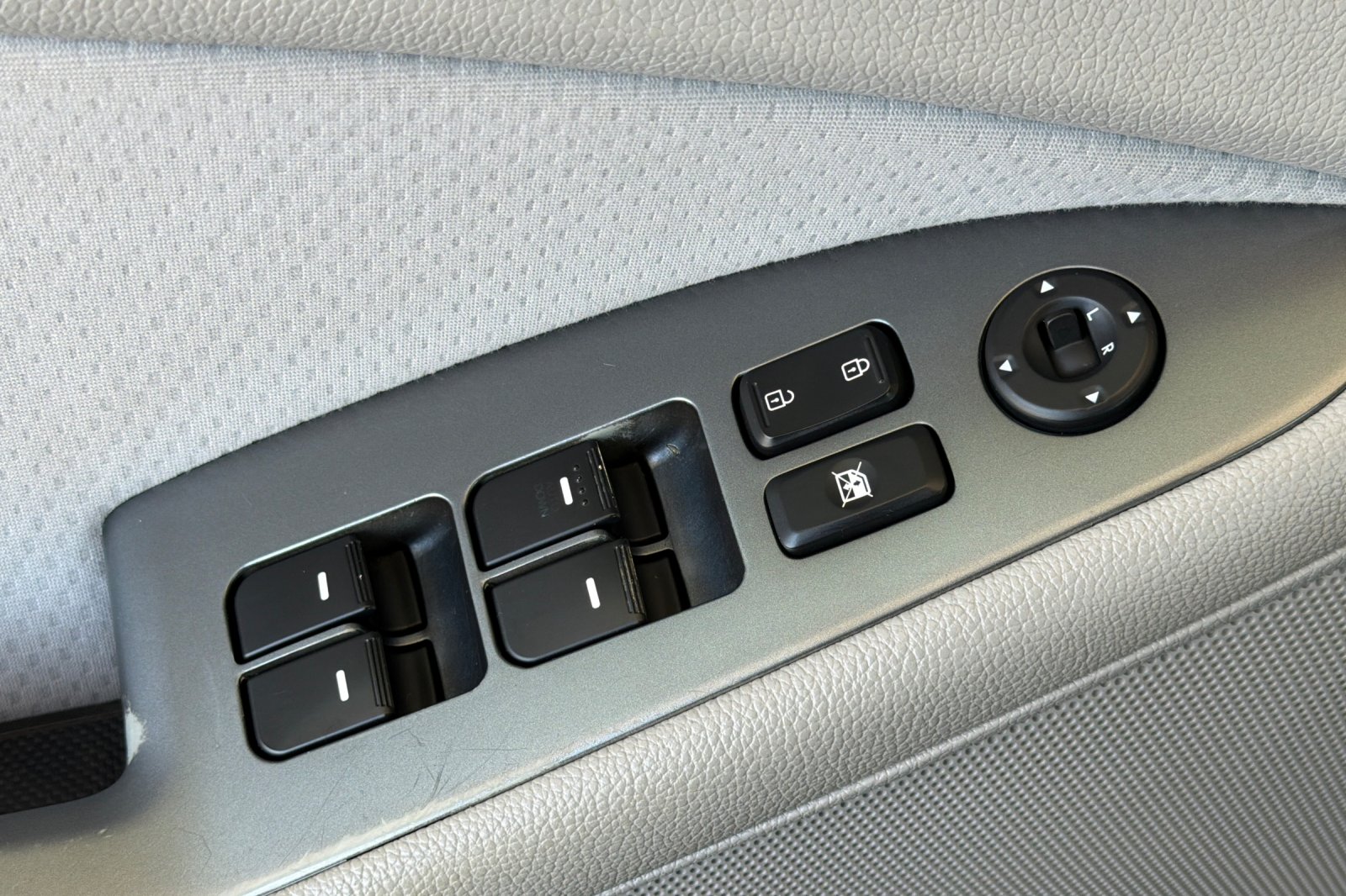 Used 2015 Titanium Silver Kia LX image 14