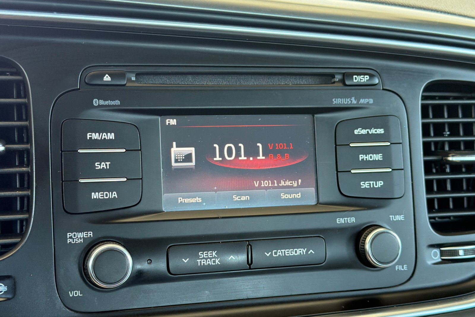 Used 2015 Titanium Silver Kia LX image 18