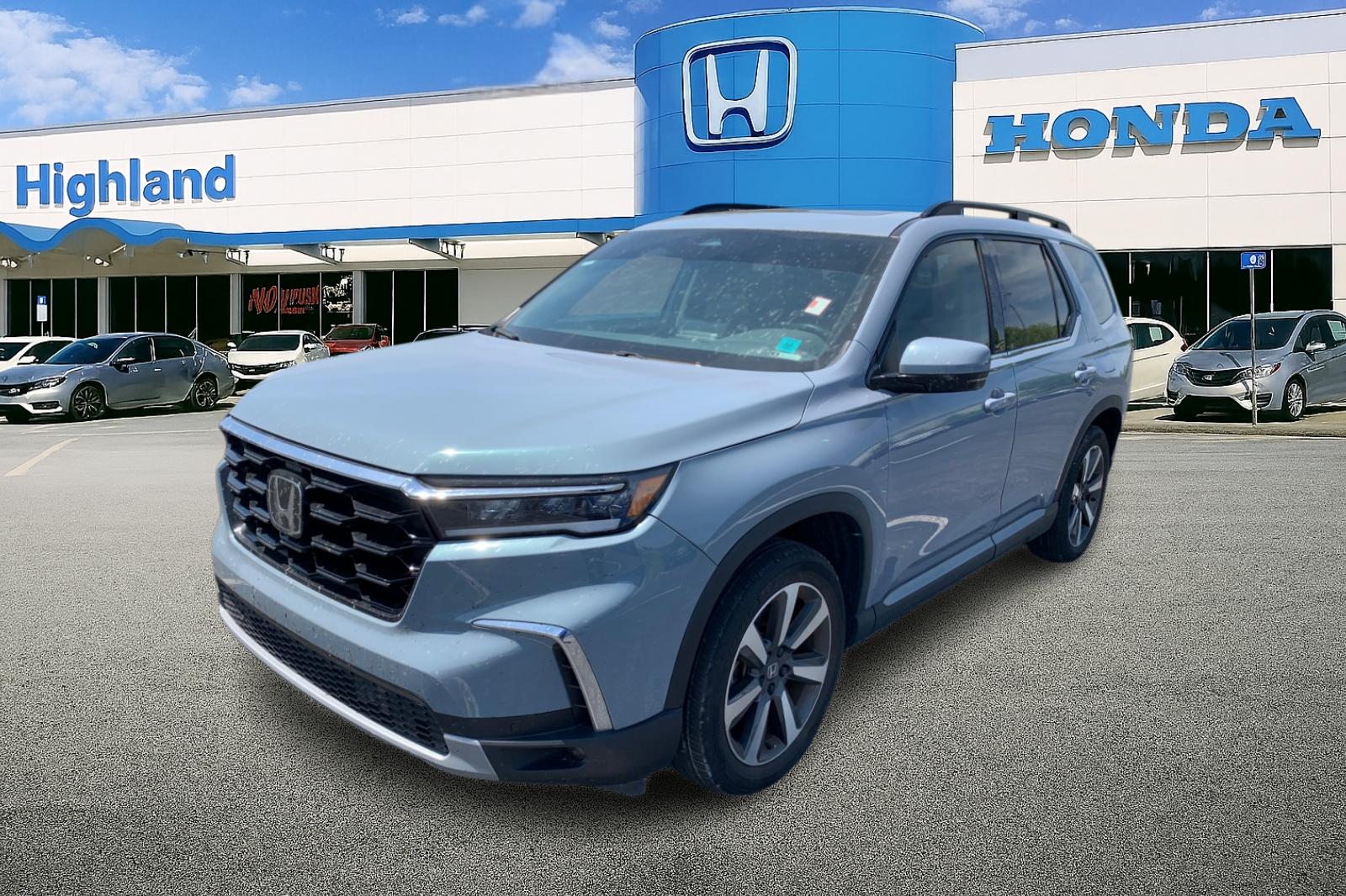 2024 Honda Pilot Touring 2WD's photo